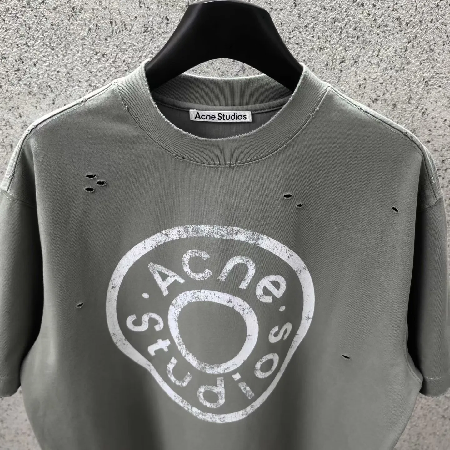 Acne Studios "Exford" Distressed Logo T-Shirt (Moss Green) — 보기 3