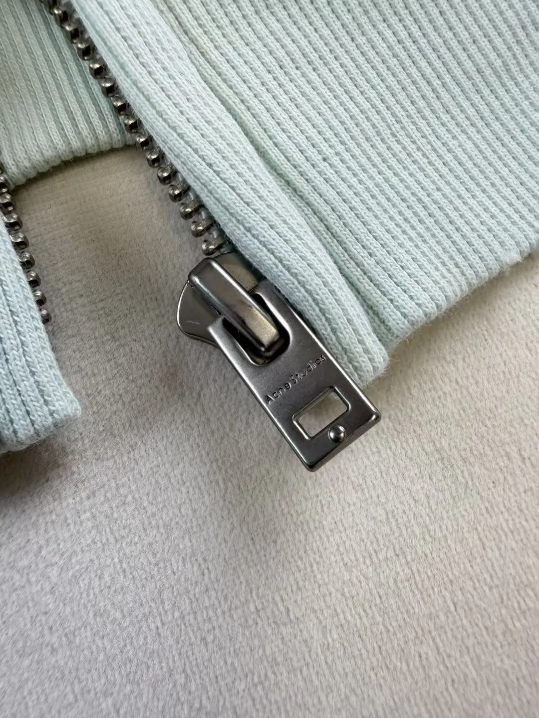 Acne Studios Fokot U Zip 1996 Jacket (White) — 圖 3