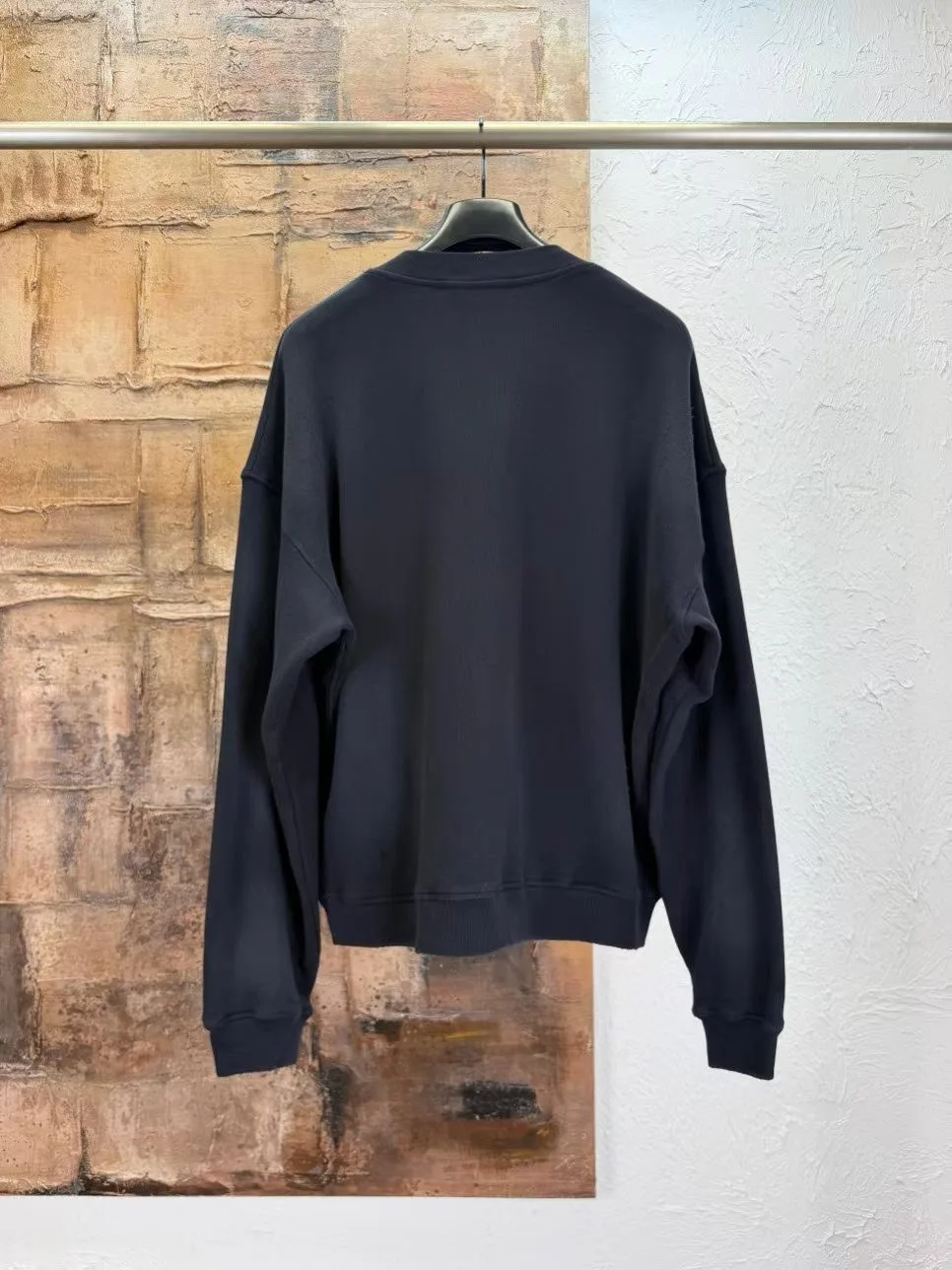 Acne Studios Logo Distressed Cotton Fleece Henley Sweatshirt (Black) — ビュー 2
