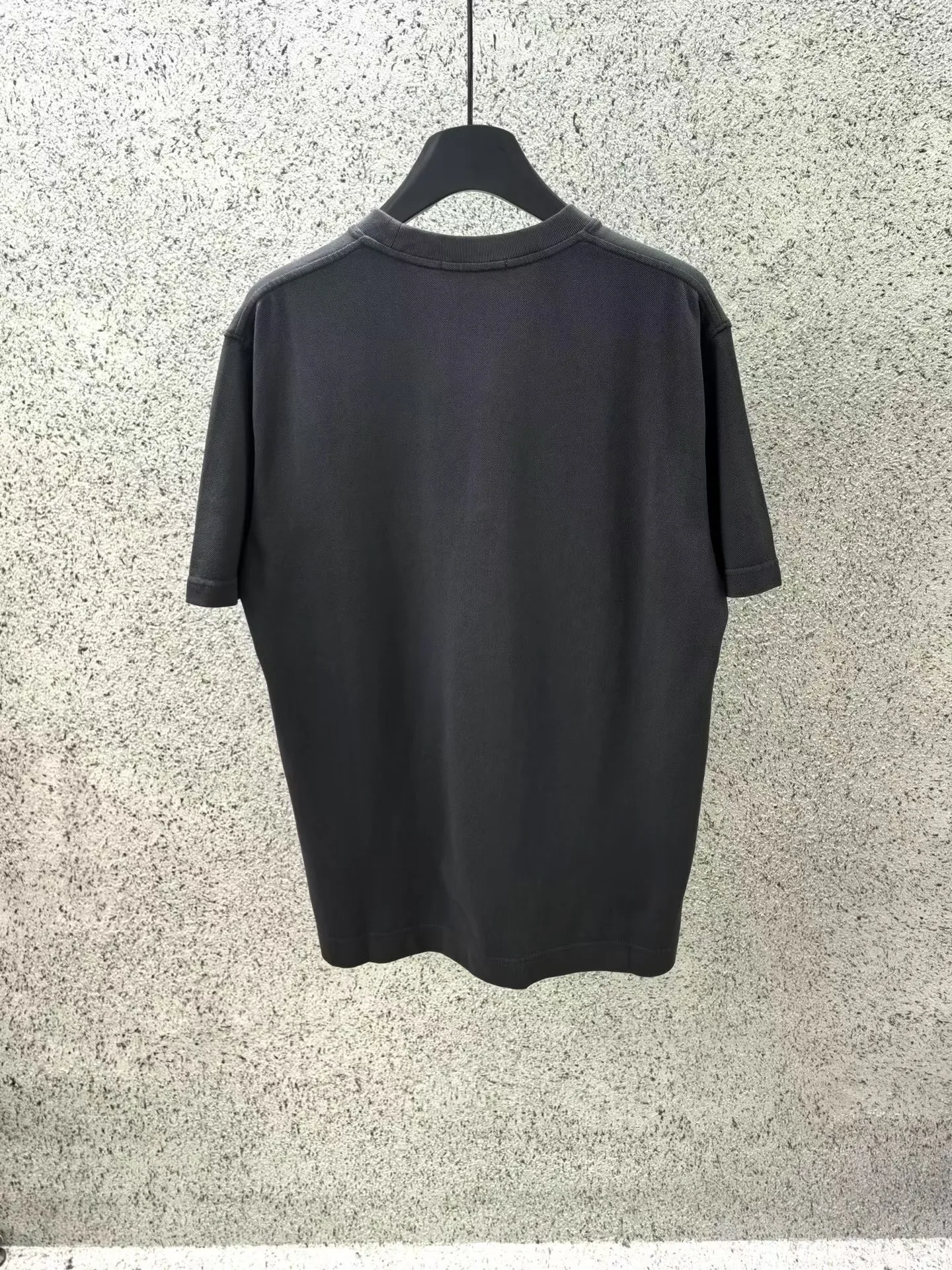 Acne Studios Spray Paint Logo T Shirt (Black) — 보기 2