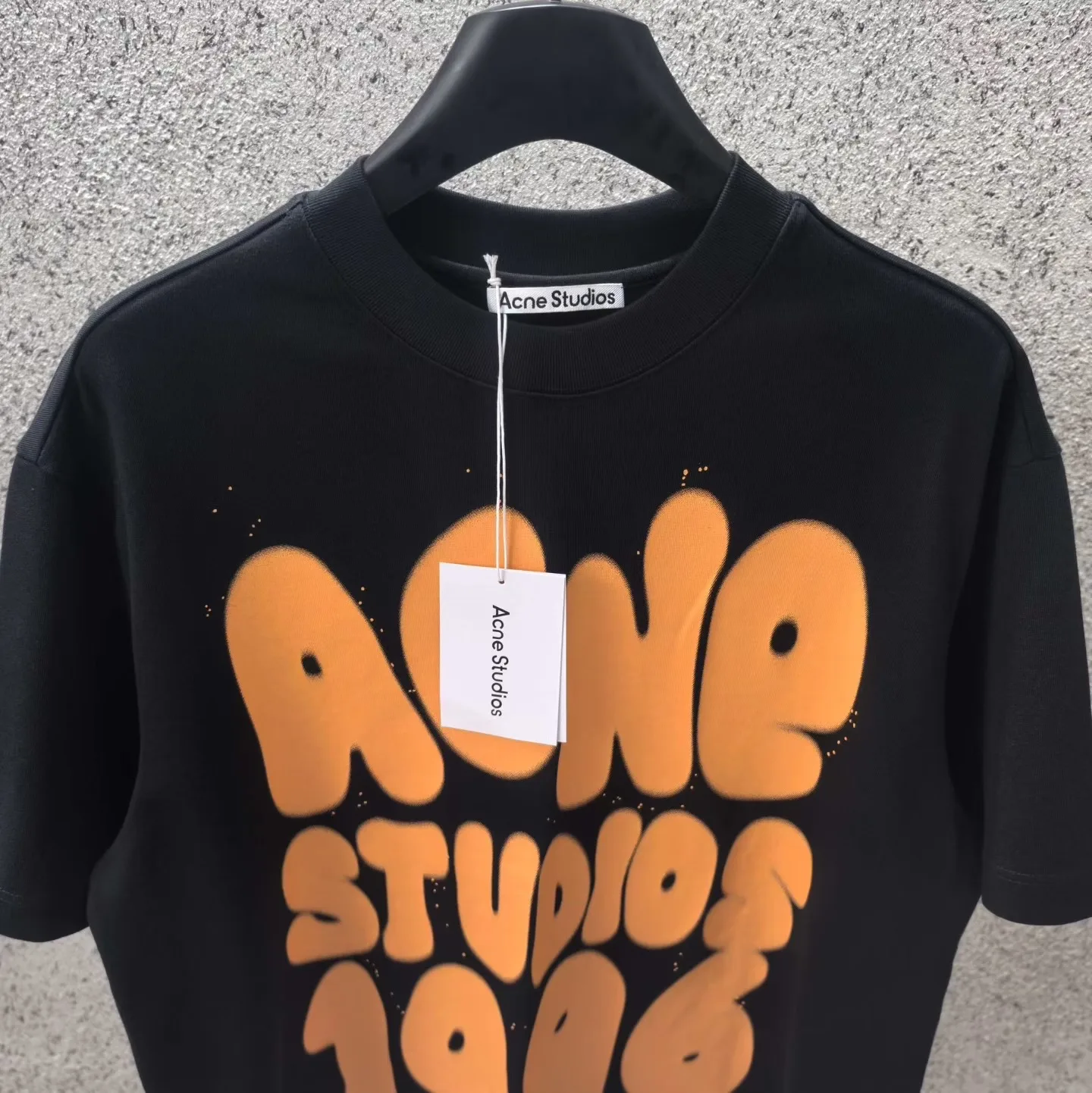 Acne Studios Spray Paint Logo T Shirt (Black) — 보기 3