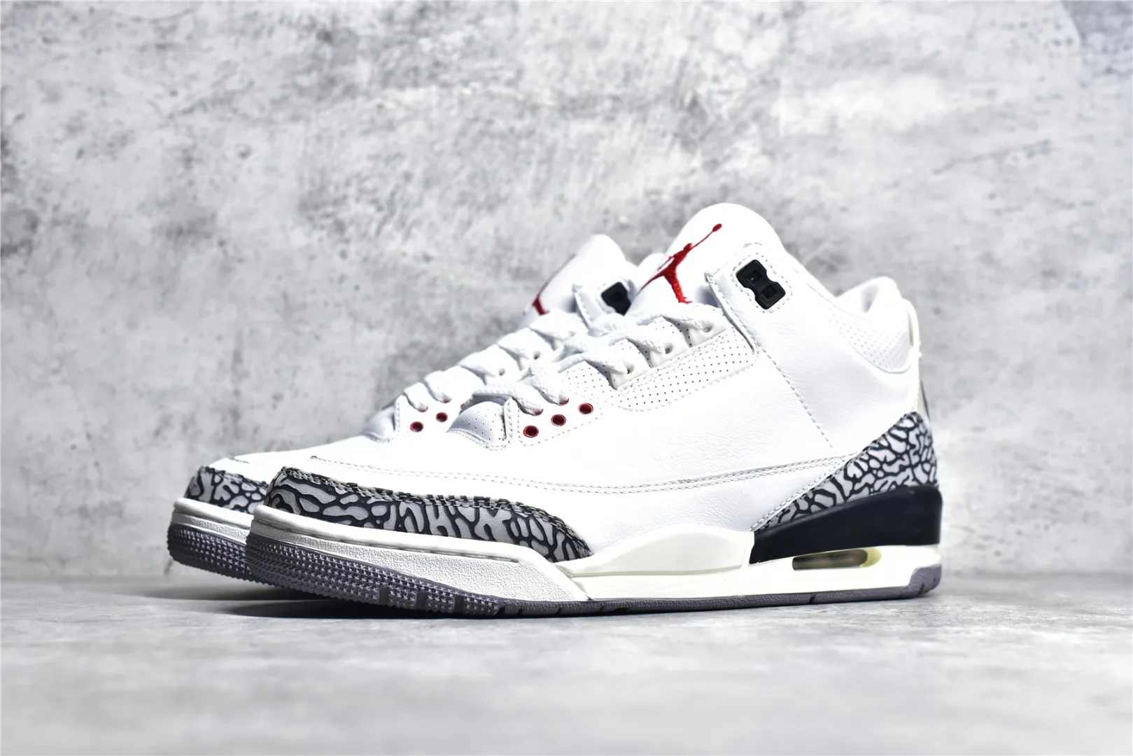 Air Jordan 3 (White Cement Re-imagined) — ビュー 2