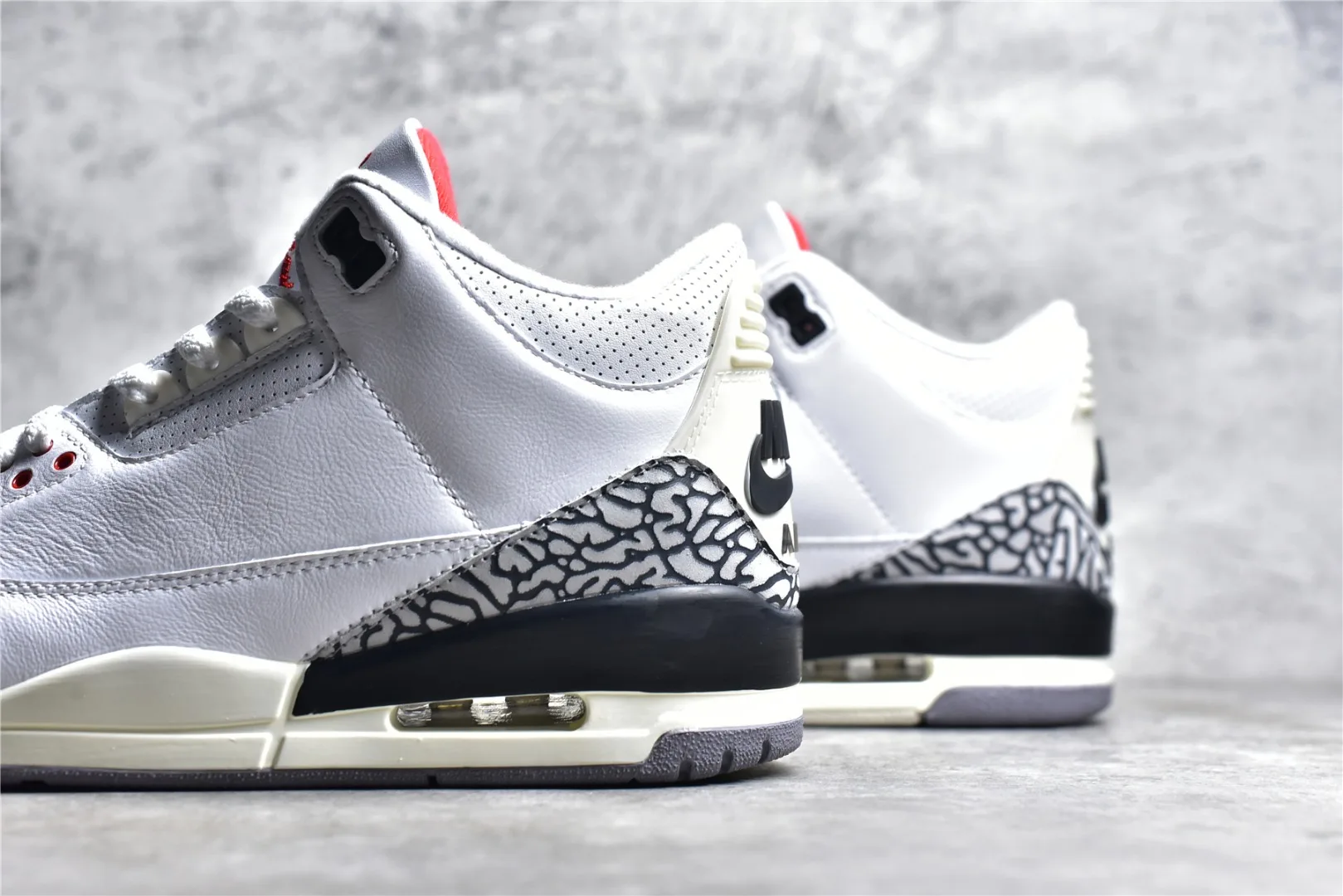 Air Jordan 3 (White Cement Re-imagined) — ビュー 7