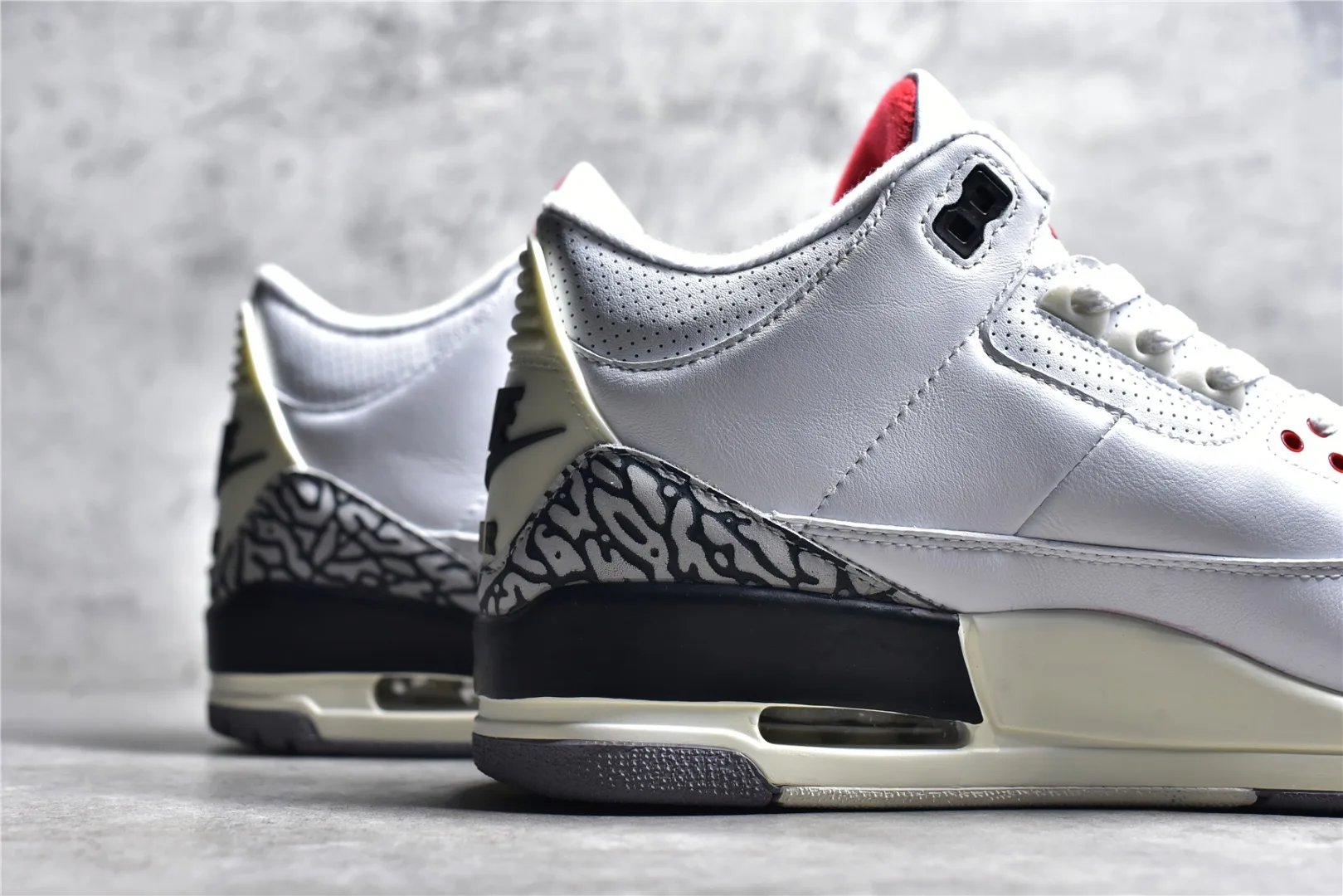 Air Jordan 3 (White Cement Re-imagined) — ビュー 9