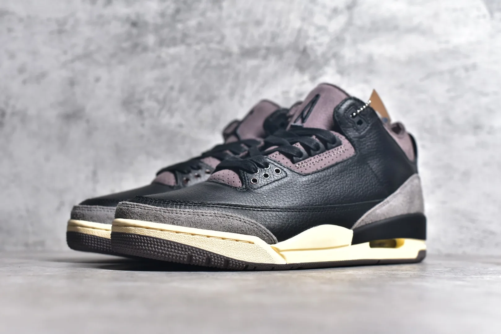 Air Jordan 3 x A Ma Maniére (Black and Flat Pewter) — ビュー 2
