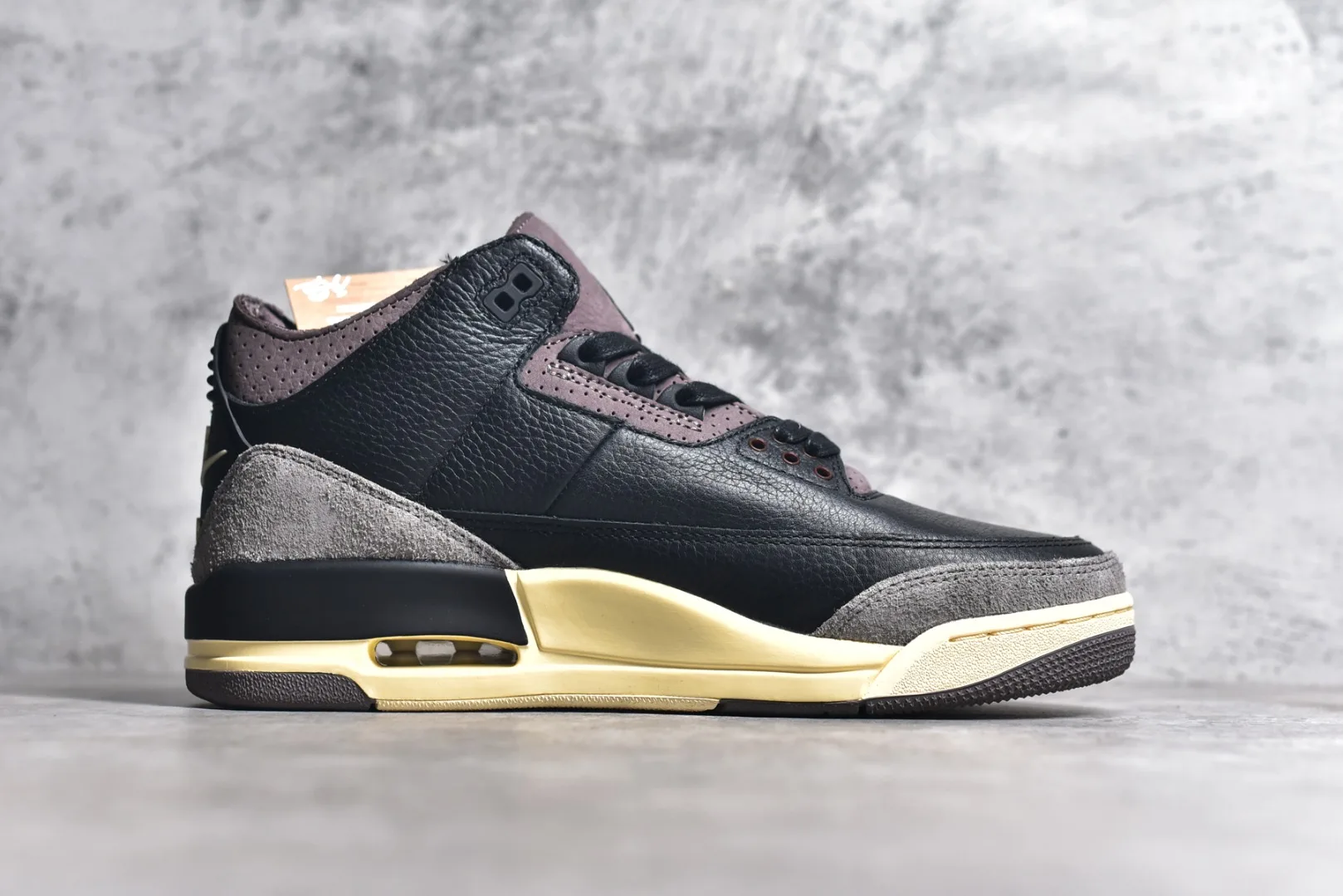 Air Jordan 3 x A Ma Maniére (Black and Flat Pewter) — ビュー 3