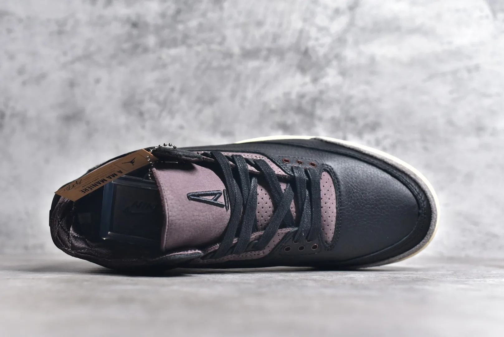 Air Jordan 3 x A Ma Maniére (Black and Flat Pewter) — ビュー 4