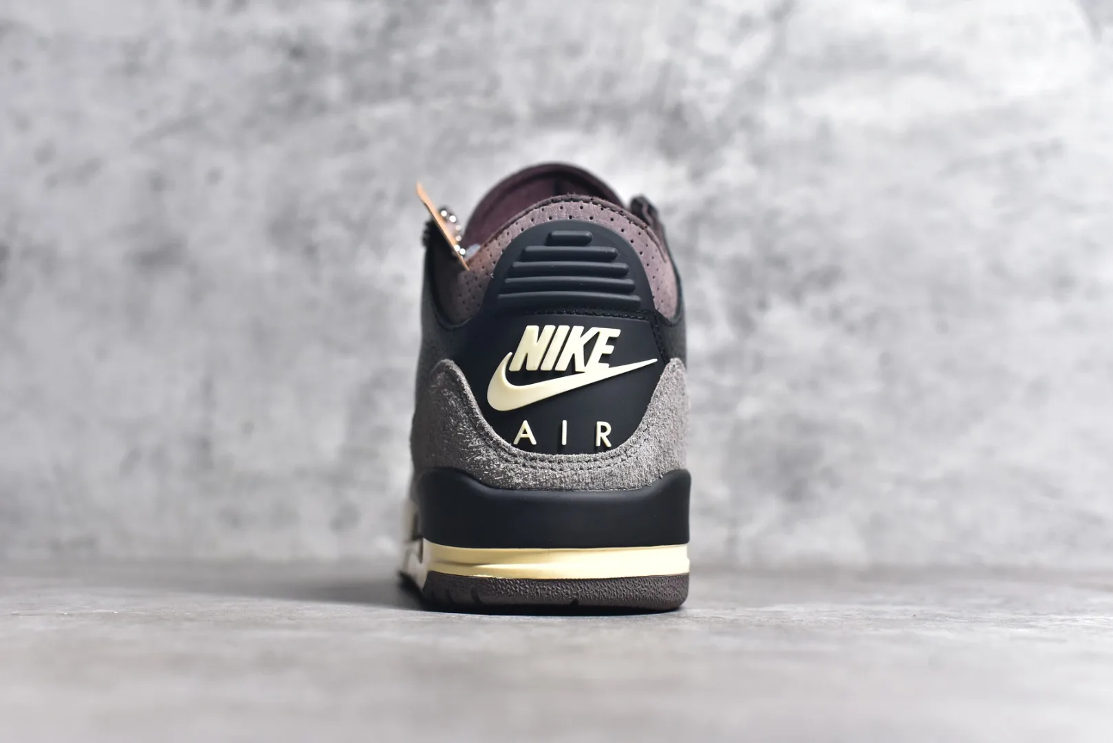Air Jordan 3 x A Ma Maniére (Black and Flat Pewter) — ビュー 5