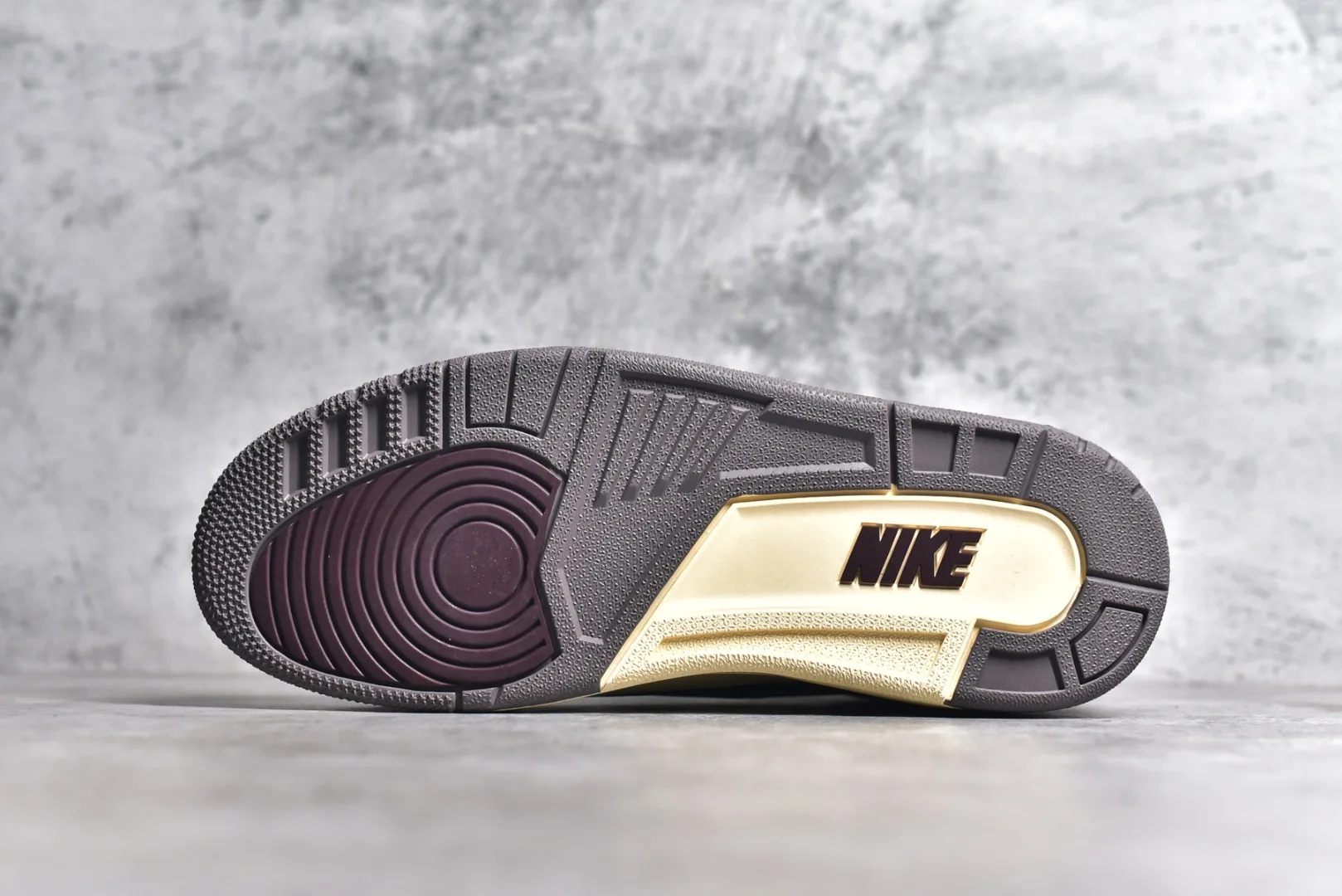 Air Jordan 3 x A Ma Maniére (Black and Flat Pewter) — ビュー 6