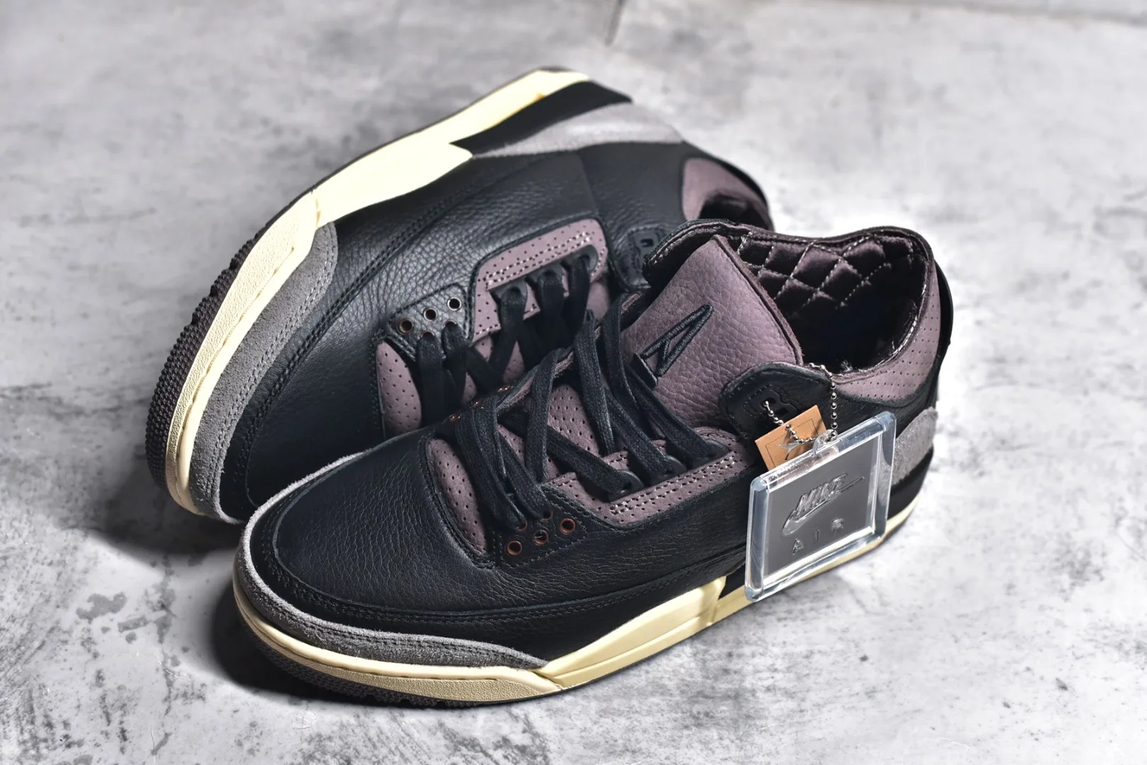 Air Jordan 3 x A Ma Maniére (Black and Flat Pewter) — ビュー 7