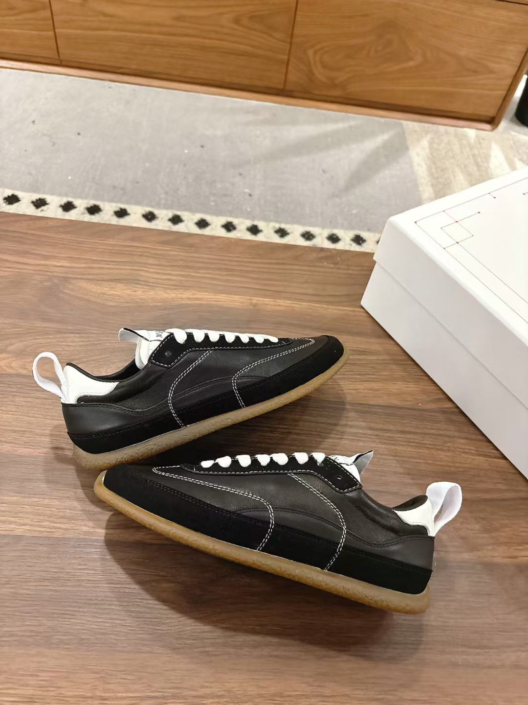 EC1 Sneaker Black/White