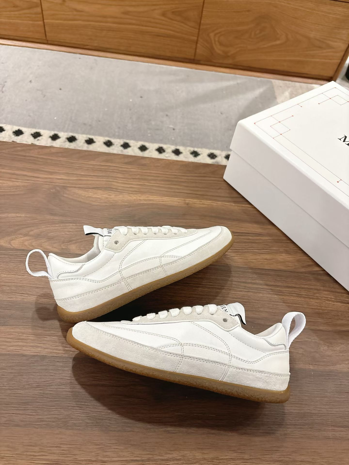 EC1 Sneaker White