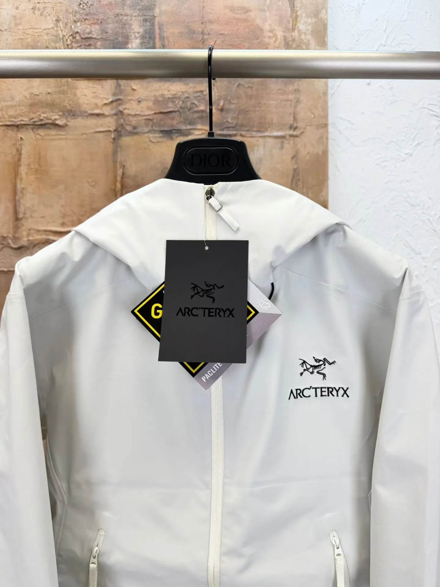 Arc'teryx Beta LT Jacket (White) — 图 3