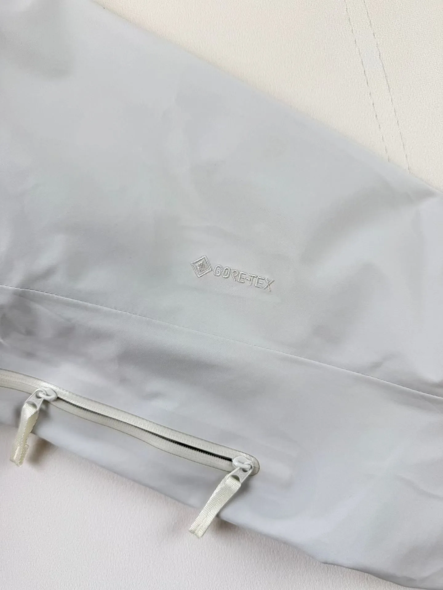 Arc'teryx Beta LT Jacket (White) — 图 6