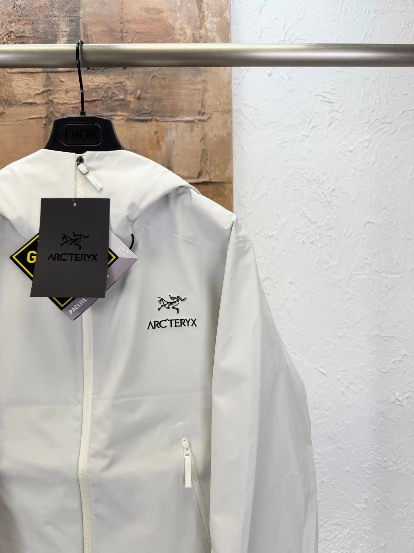 Arc'teryx Beta LT Jacket (White) — 图 9