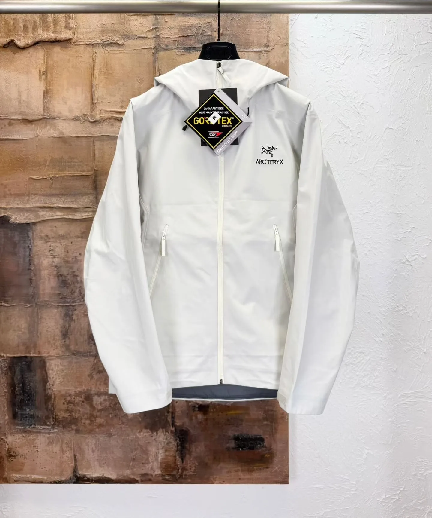 Arc'teryx Beta LT Jacket (White)