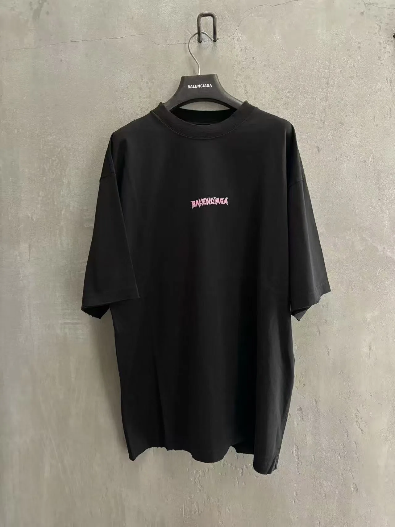 Embroidered T Shirt (Black) — 보기 4