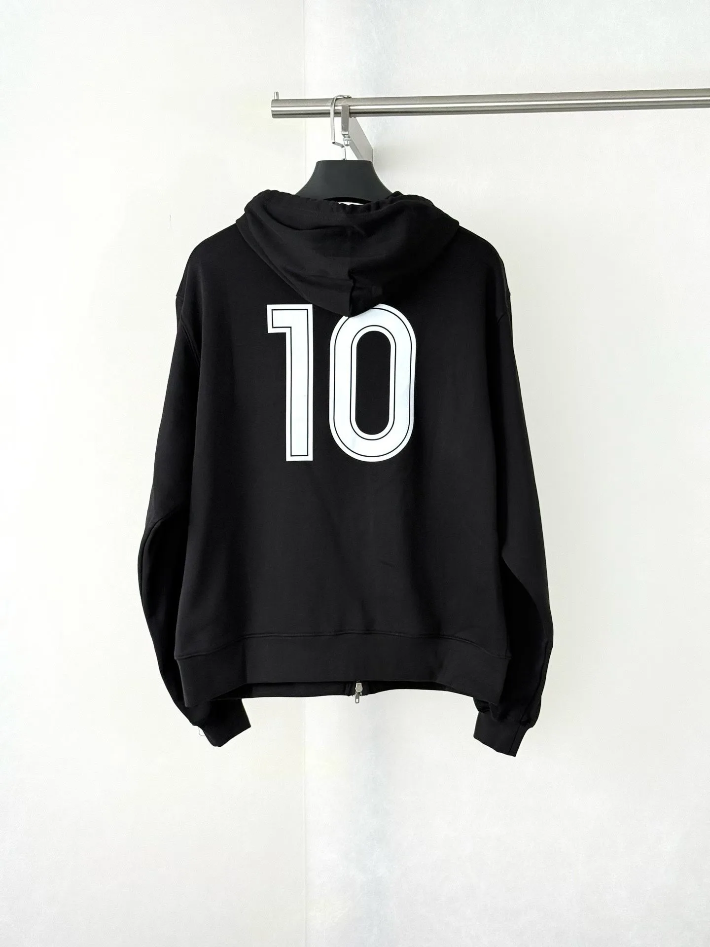 Balenciaga Men's Soccer Oversized Zip-up Hoodie (Black) — ビュー 5
