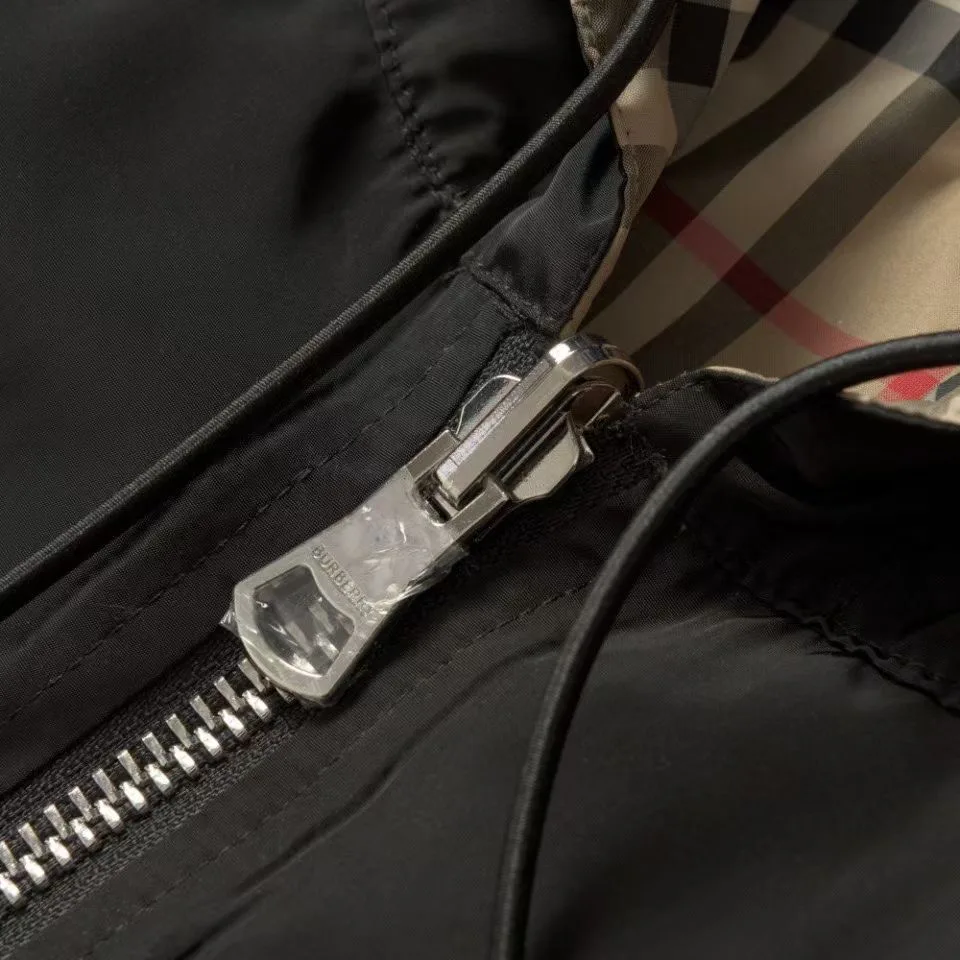 Burberry Black Check Reversible Hooded Jacket — ビュー 3