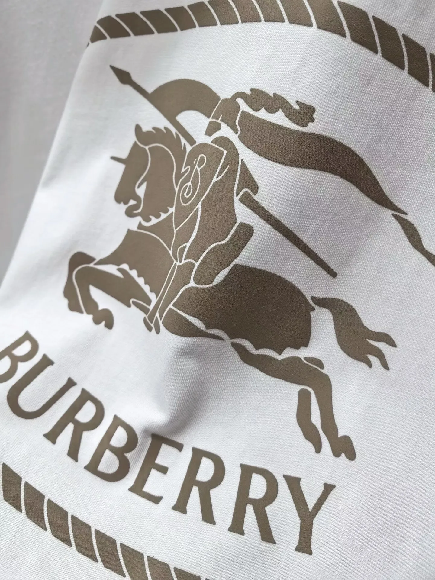 Burberry Knight stamp cotton T-shirt (White) — 보기 2