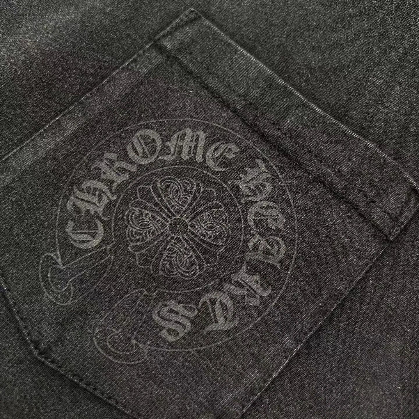Chrome Hearts Cemetery Long-Sleeve Pocket T-Shirt (Faded Black) — 보기 3