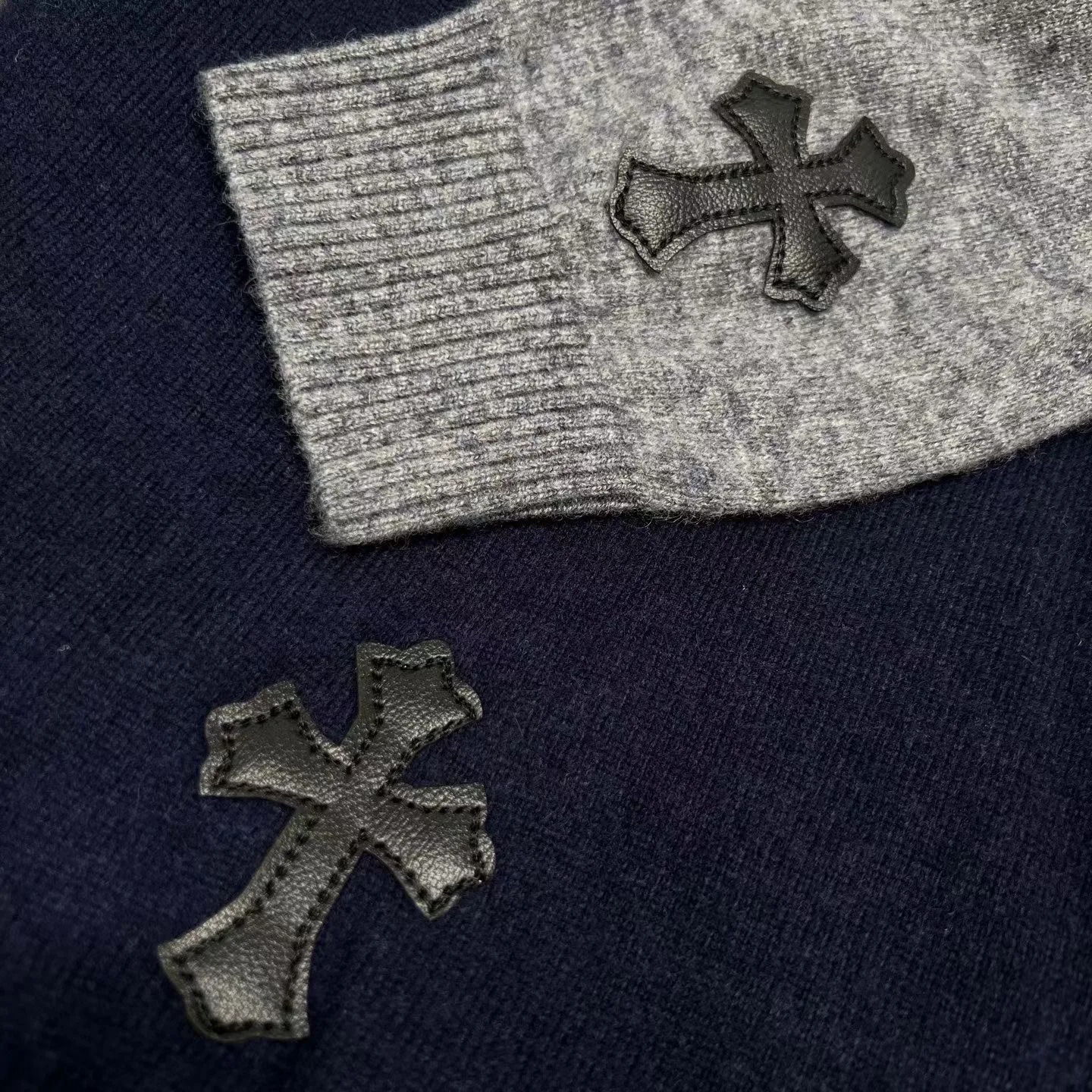 Chrome Hearts Color Blocked Raglan Sleeve Knit Sweater — ビュー 2