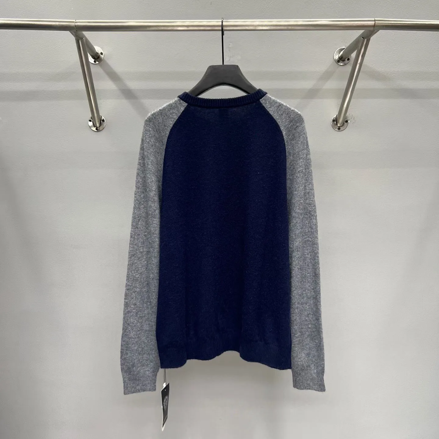 Chrome Hearts Color Blocked Raglan Sleeve Knit Sweater — ビュー 3