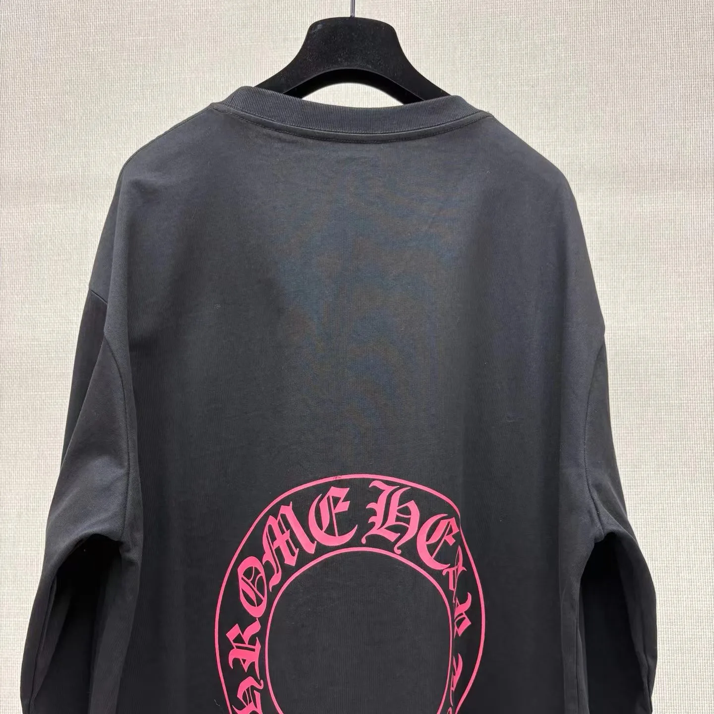 Chrome Hearts Floral Horseshoe Long Sleeve T-Shirt (Black/Pink) — ビュー 2