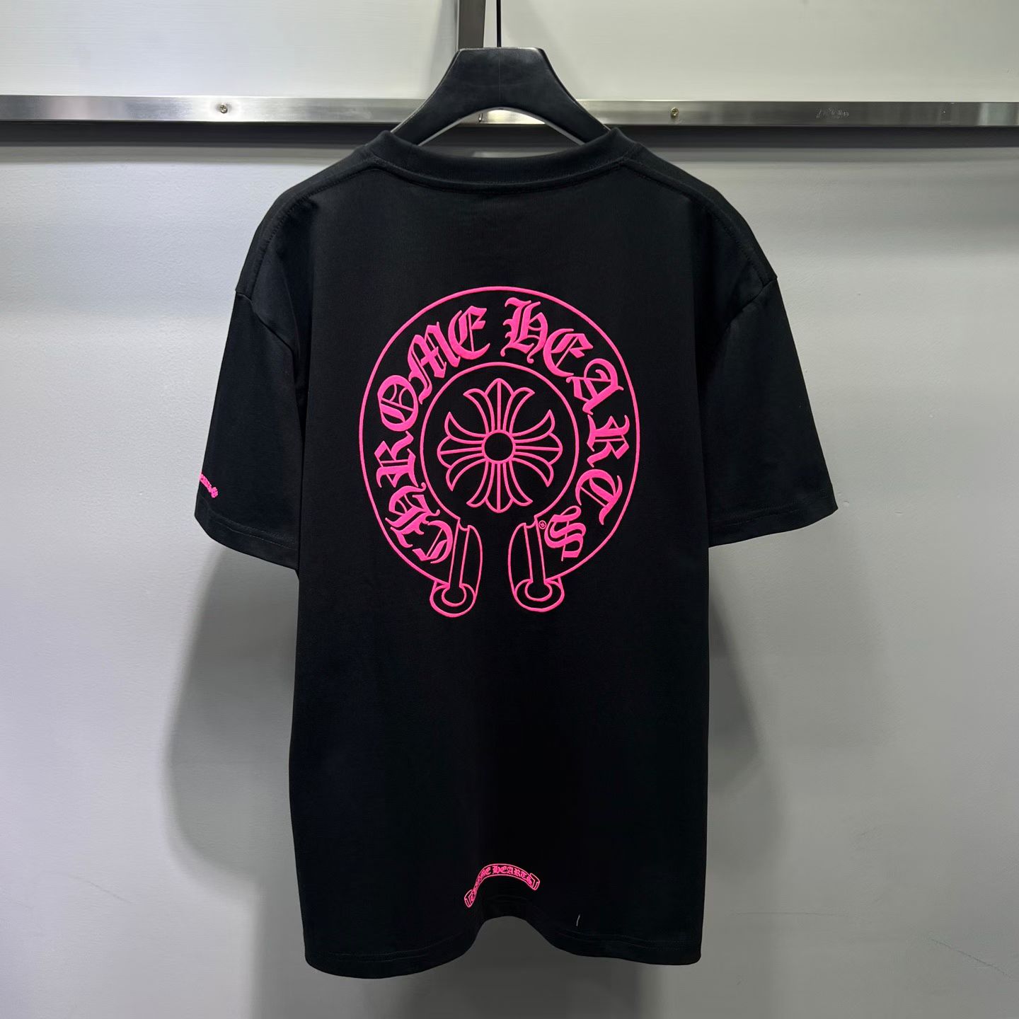 Chrome Hearts Pink Horseshoe Print T-Shirt — view 4