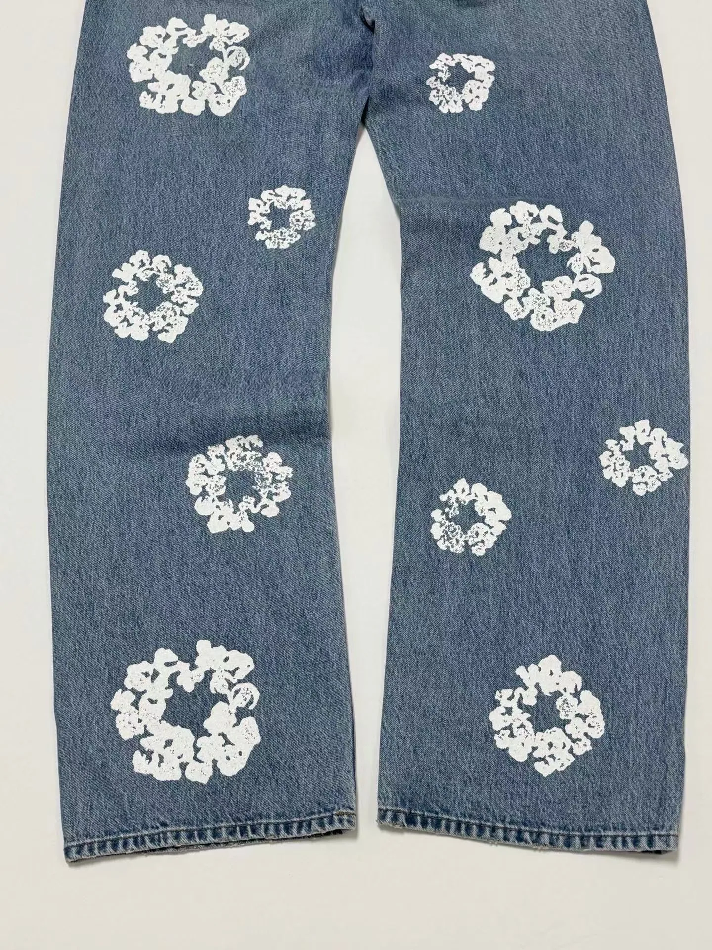 Denim Tears Baggy Cotton Wreath Denim Pants (Washed Blue) — ビュー 4
