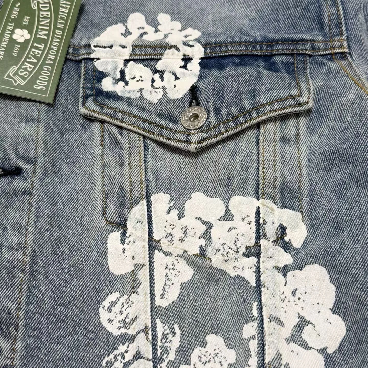 Denim Tears Cotton Wreath Denim Jacket Light Wash — 图 2