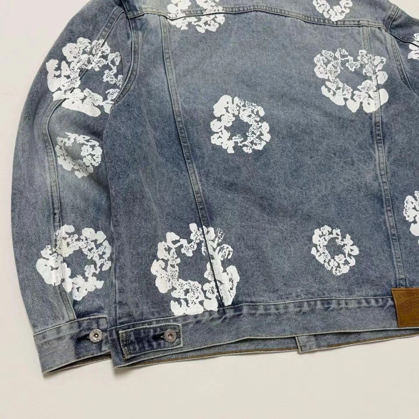 Denim Tears Cotton Wreath Denim Jacket Light Wash — 图 4