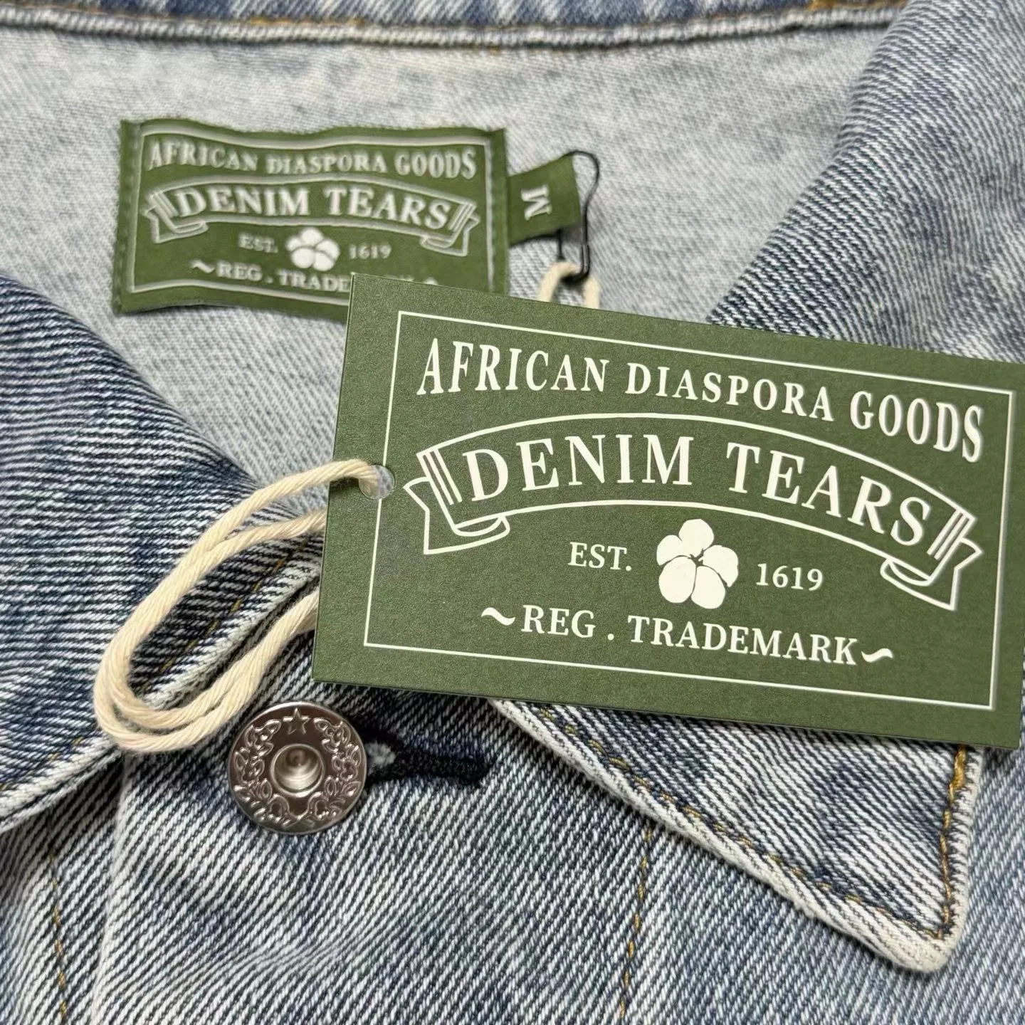 Denim Tears Cotton Wreath Denim Jacket Light Wash — 图 9