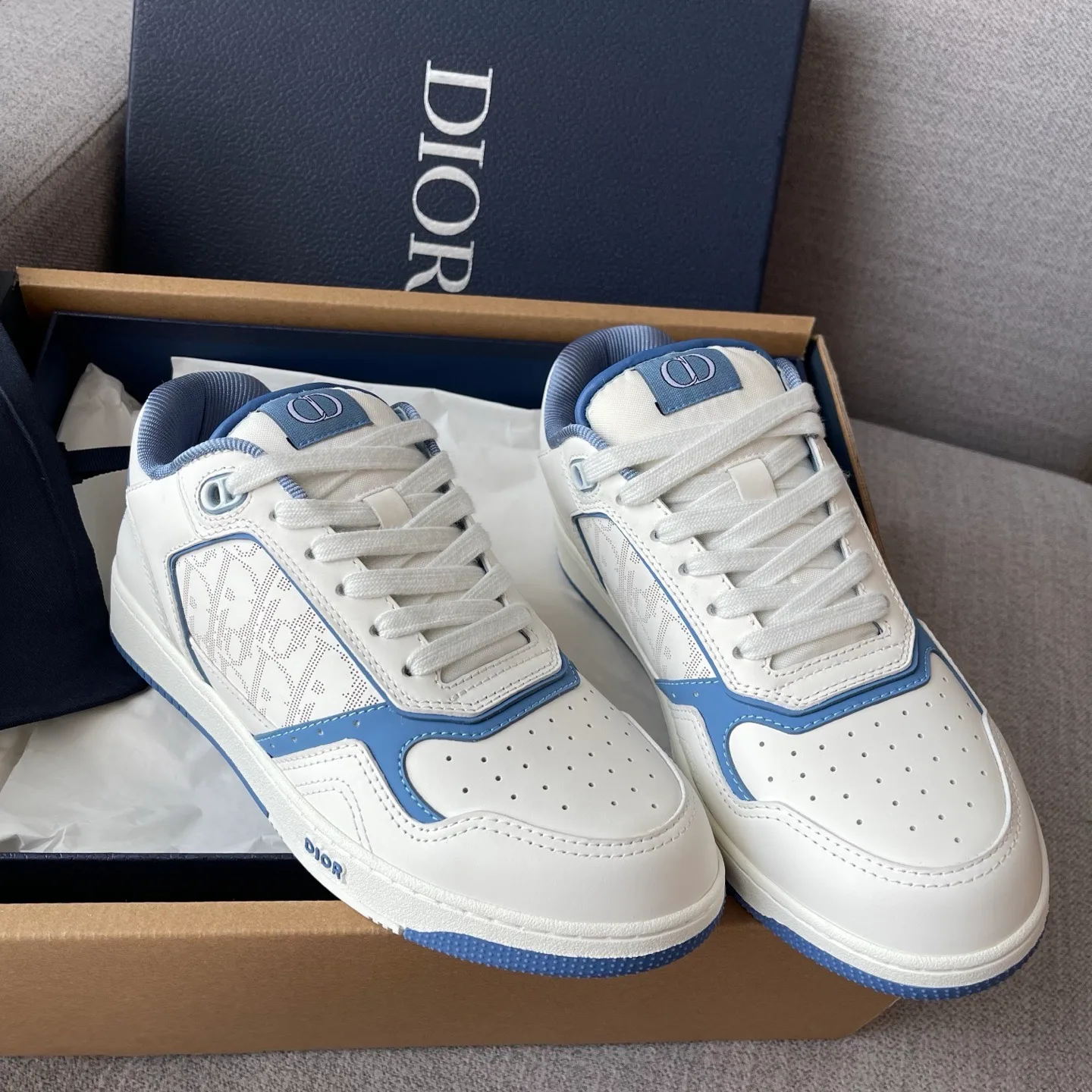 Dior and Hylton Nel B27 Uptown Low-Top Dior Oblique Galaxy Leather Sneaker (White/Blue) — ビュー 5