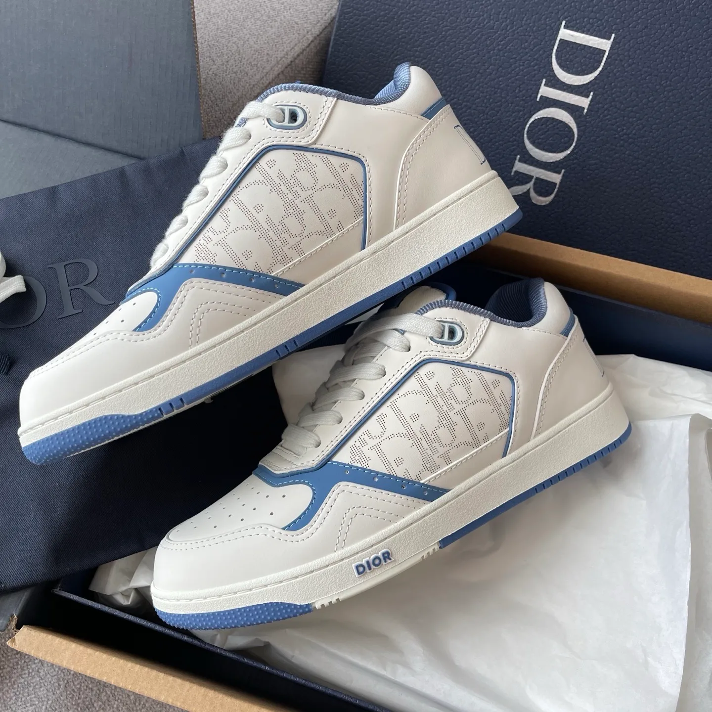 Dior and Hylton Nel B27 Uptown Low-Top Dior Oblique Galaxy Leather Sneaker (White/Blue)