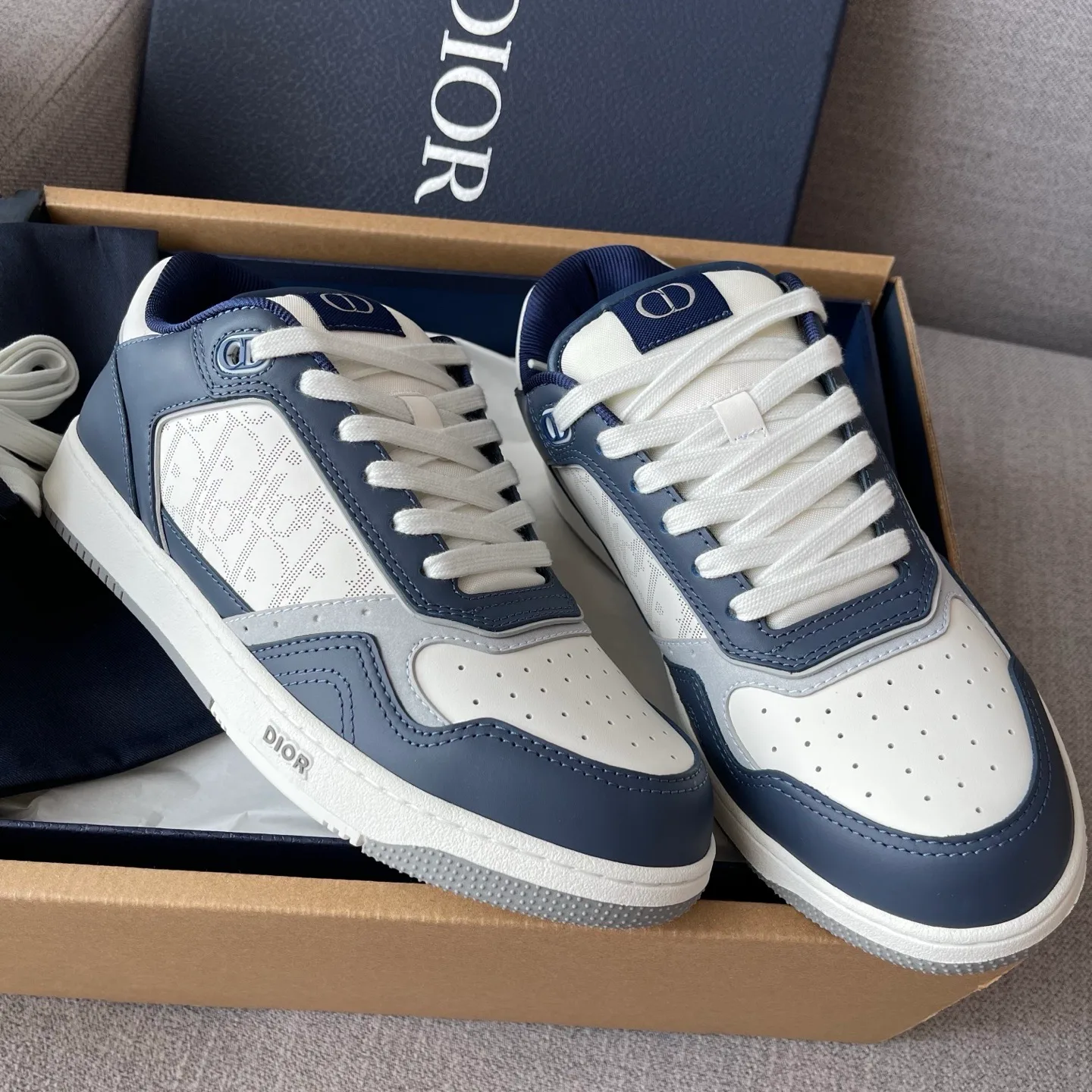 Dior and Hylton Nel B27 Uptown Low-Top Dior Oblique Galaxy Leather Sneaker (White/Navy) — view 5