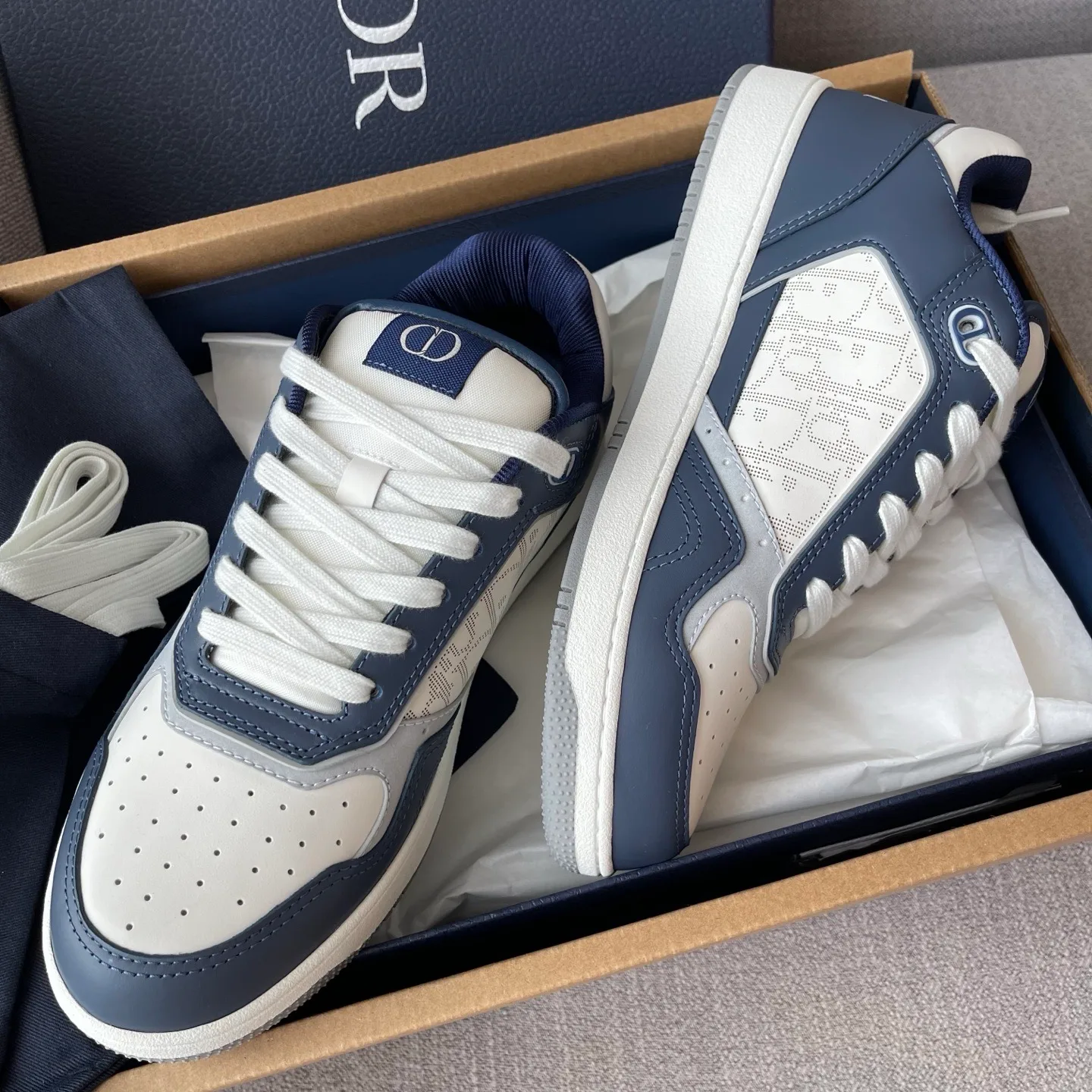 Dior and Hylton Nel B27 Uptown Low-Top Dior Oblique Galaxy Leather Sneaker (White/Navy) — view 6