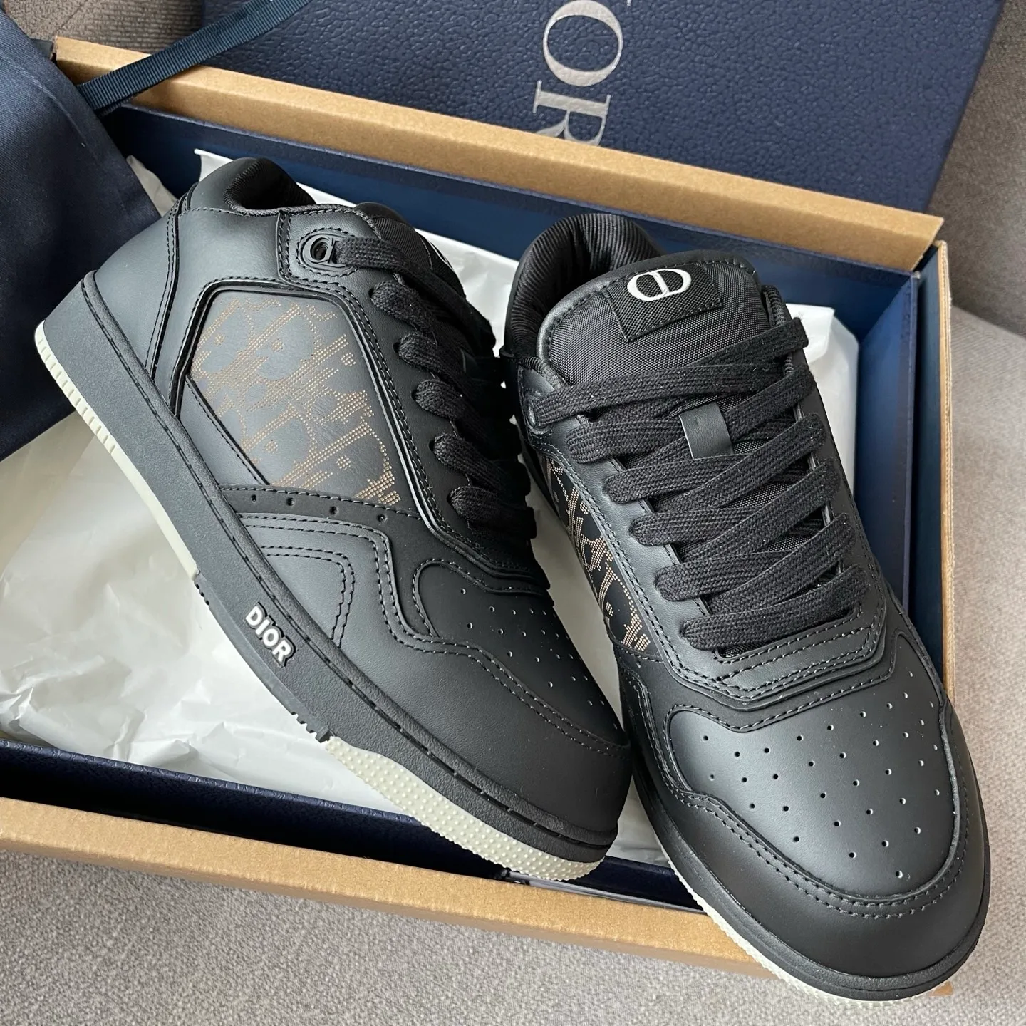 Dior B27 Uptown Low-Top Dior Oblique Galaxy Leather Sneaker (Black) — ビュー 5