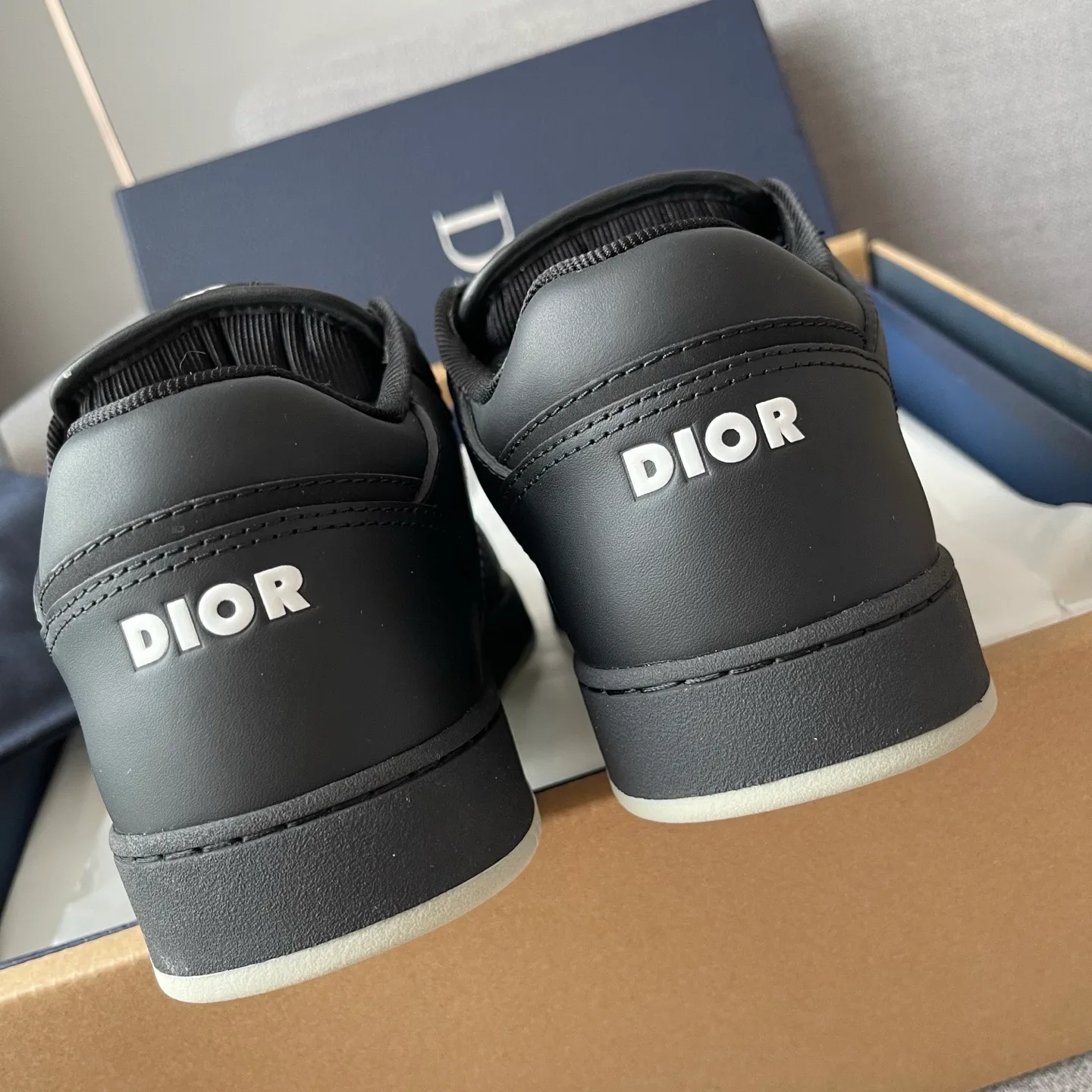 Dior B27 Uptown Low-Top Dior Oblique Galaxy Leather Sneaker (Black) — ビュー 8