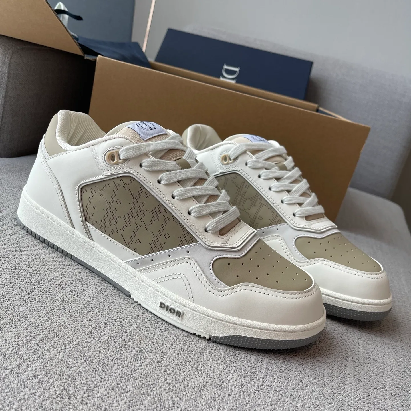 Dior B27 Uptown Low-Top Dior Oblique Galaxy Leather Sneaker (White/Beige) — ビュー 3
