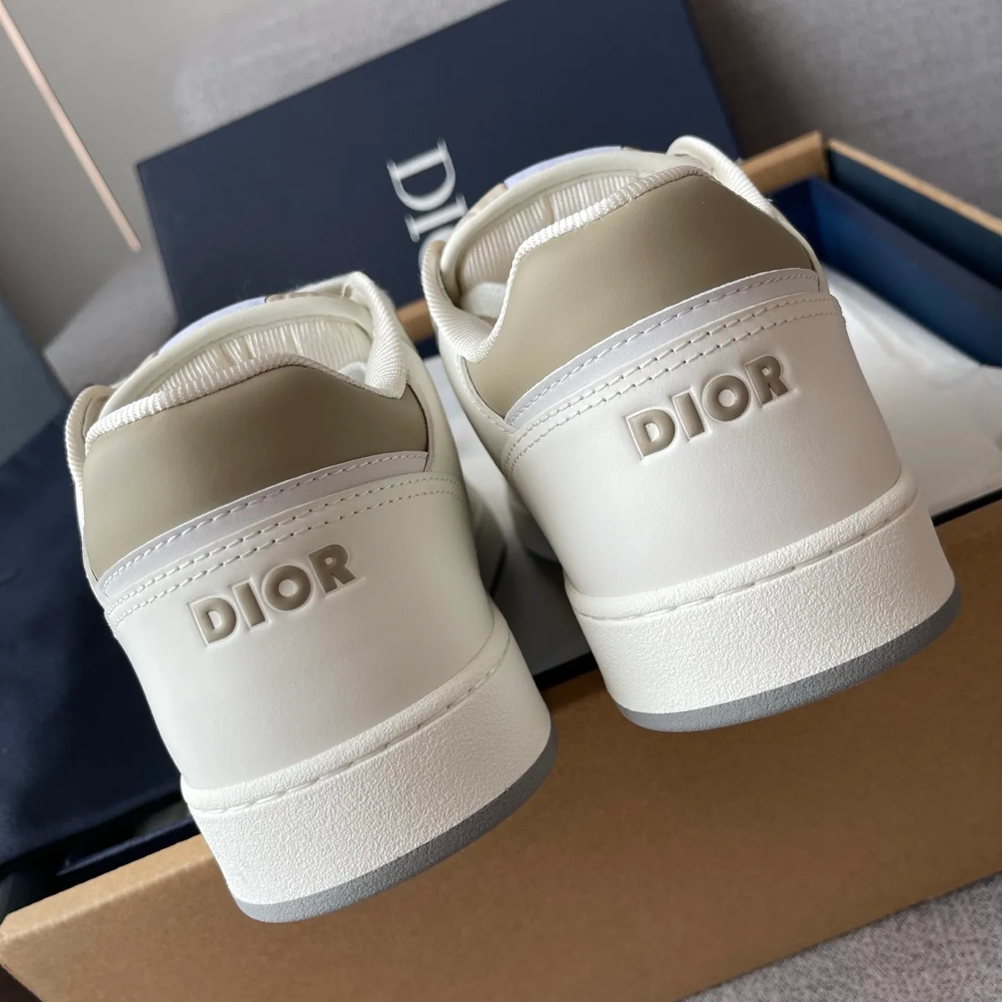 Dior B27 Uptown Low-Top Dior Oblique Galaxy Leather Sneaker (White/Beige) — ビュー 8