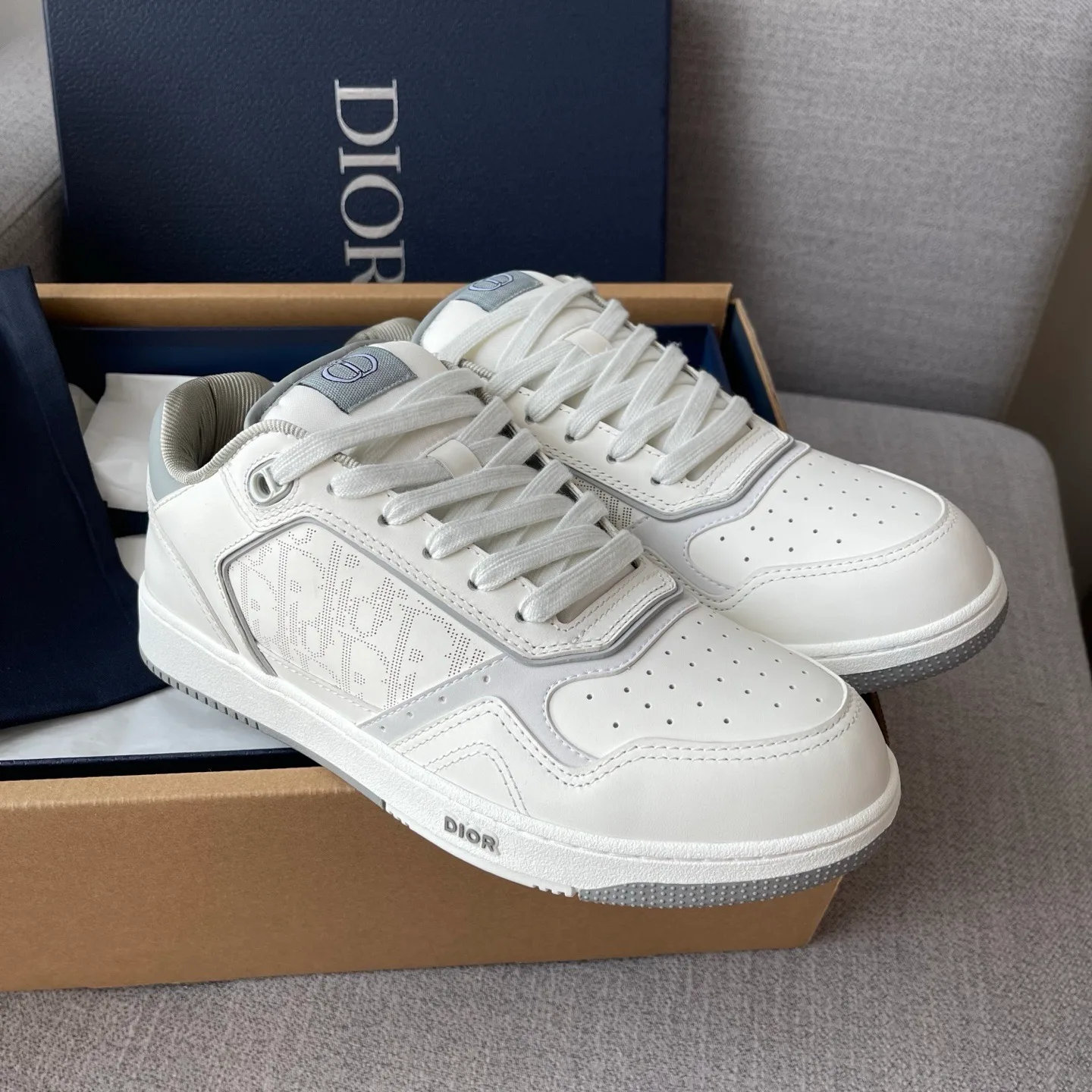 Dior B27 Uptown Low-Top Dior Oblique Galaxy Leather Sneaker (White/Grey) — ビュー 3