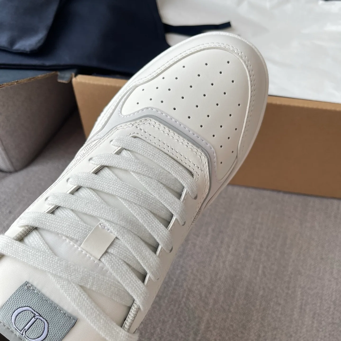 Dior B27 Uptown Low-Top Dior Oblique Galaxy Leather Sneaker (White/Grey) — ビュー 7