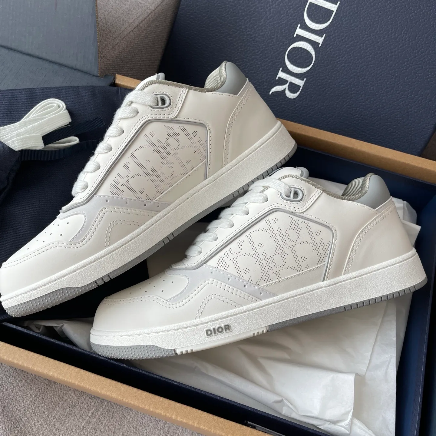 Dior B27 Uptown Low-Top Dior Oblique Galaxy Leather Sneaker (White/Grey)