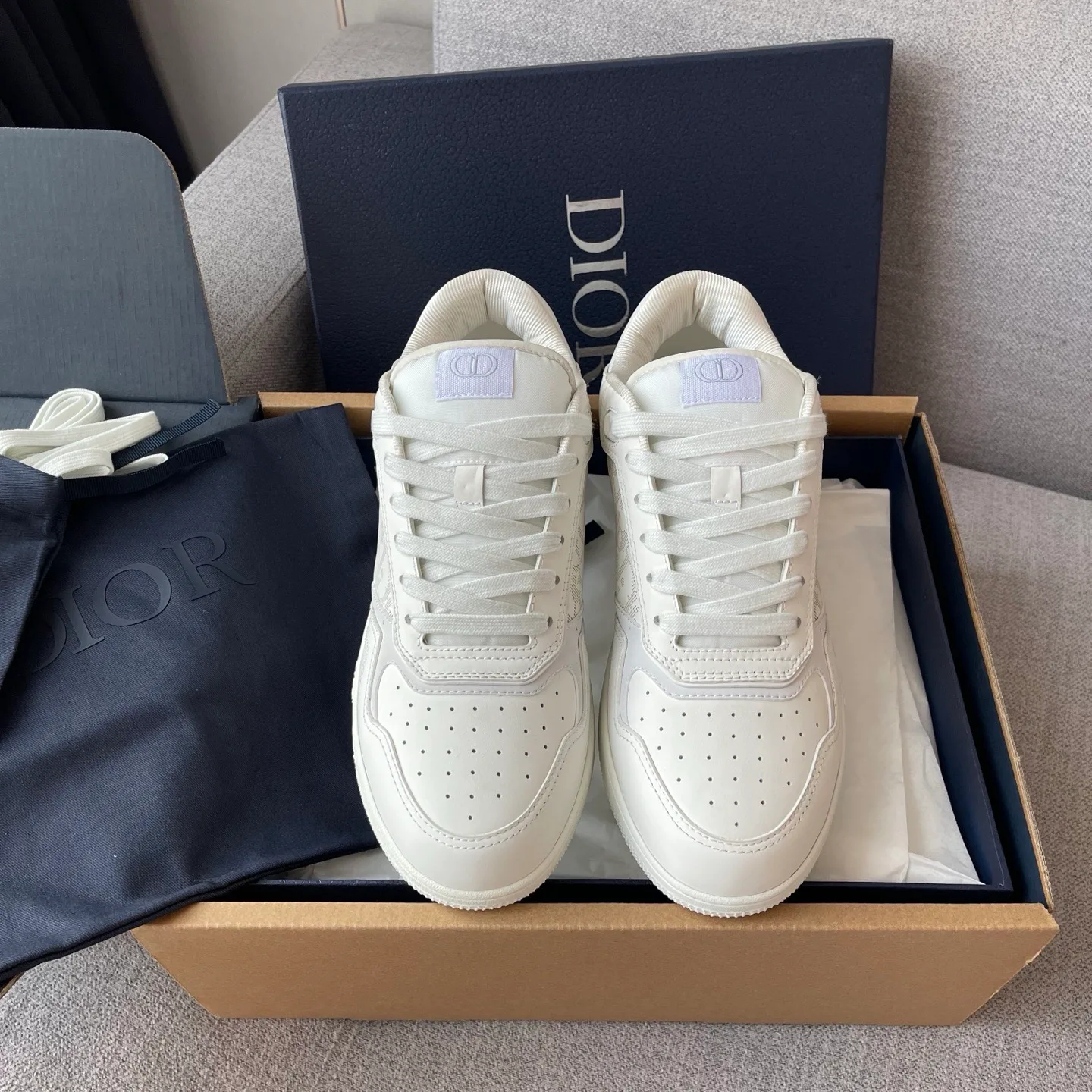 Dior B27 Uptown Low-Top Dior Oblique Galaxy Leather Sneaker (White/White) — ビュー 2