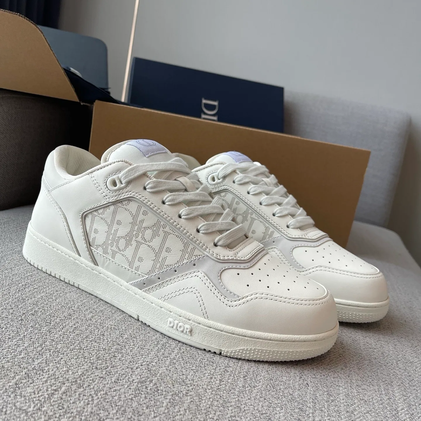 Dior B27 Uptown Low-Top Dior Oblique Galaxy Leather Sneaker (White/White) — ビュー 3