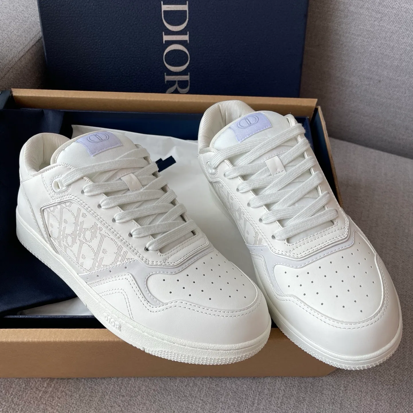 Dior B27 Uptown Low-Top Dior Oblique Galaxy Leather Sneaker (White/White) — ビュー 5
