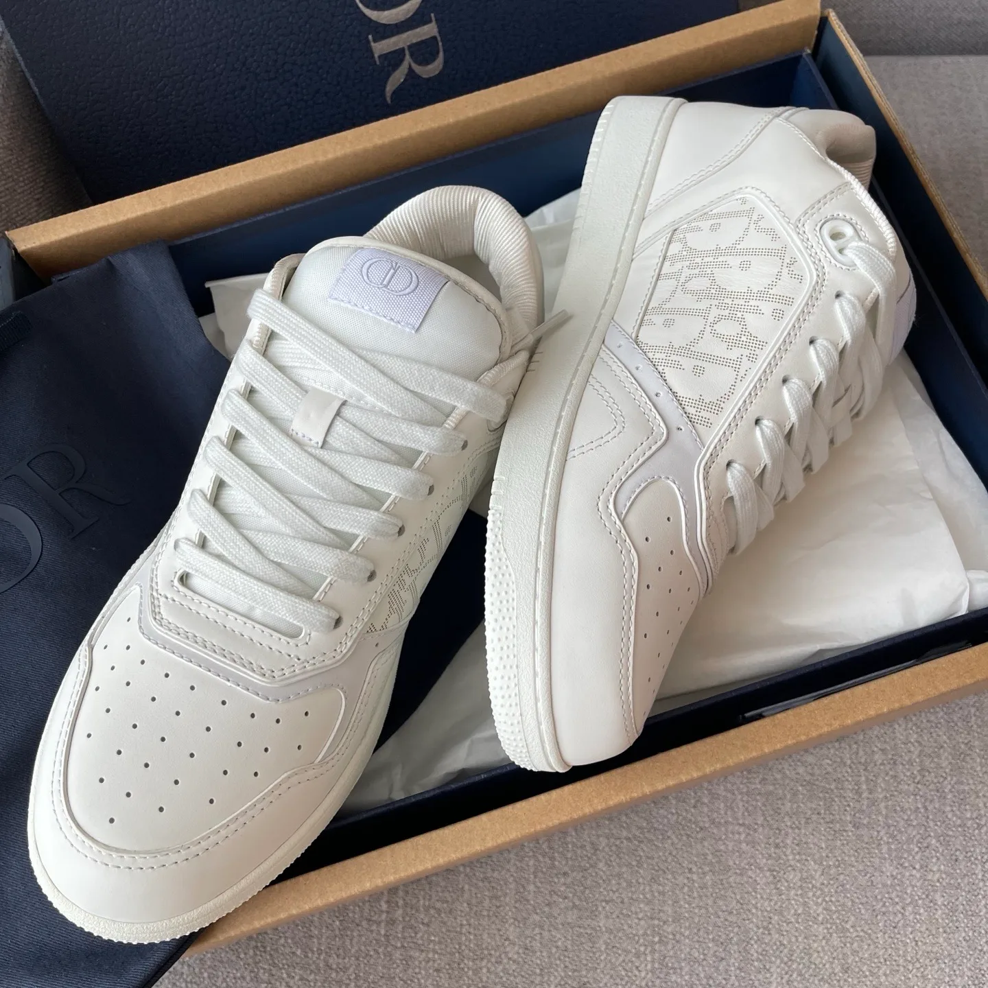 Dior B27 Uptown Low-Top Dior Oblique Galaxy Leather Sneaker (White/White) — ビュー 6