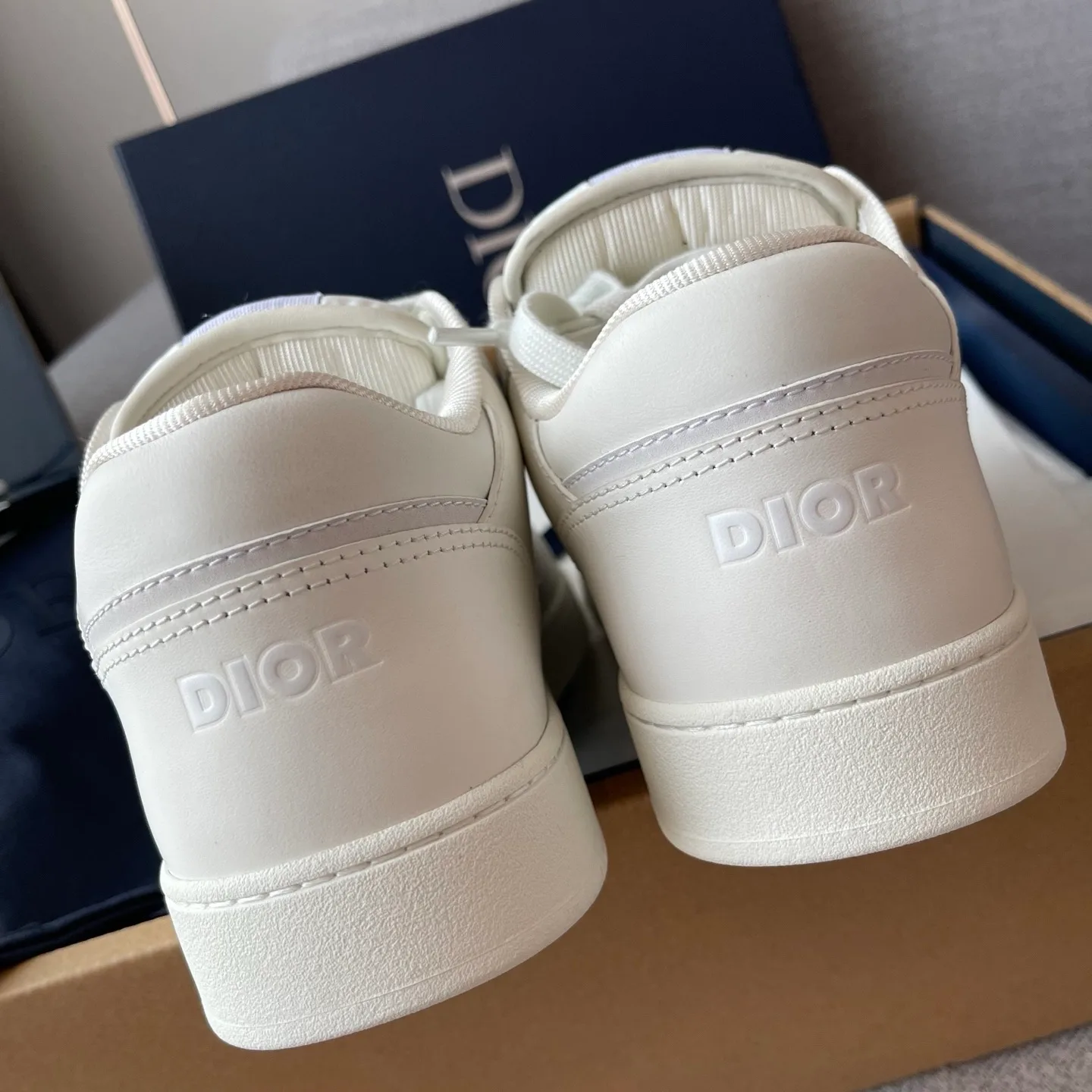 Dior B27 Uptown Low-Top Dior Oblique Galaxy Leather Sneaker (White/White) — ビュー 8