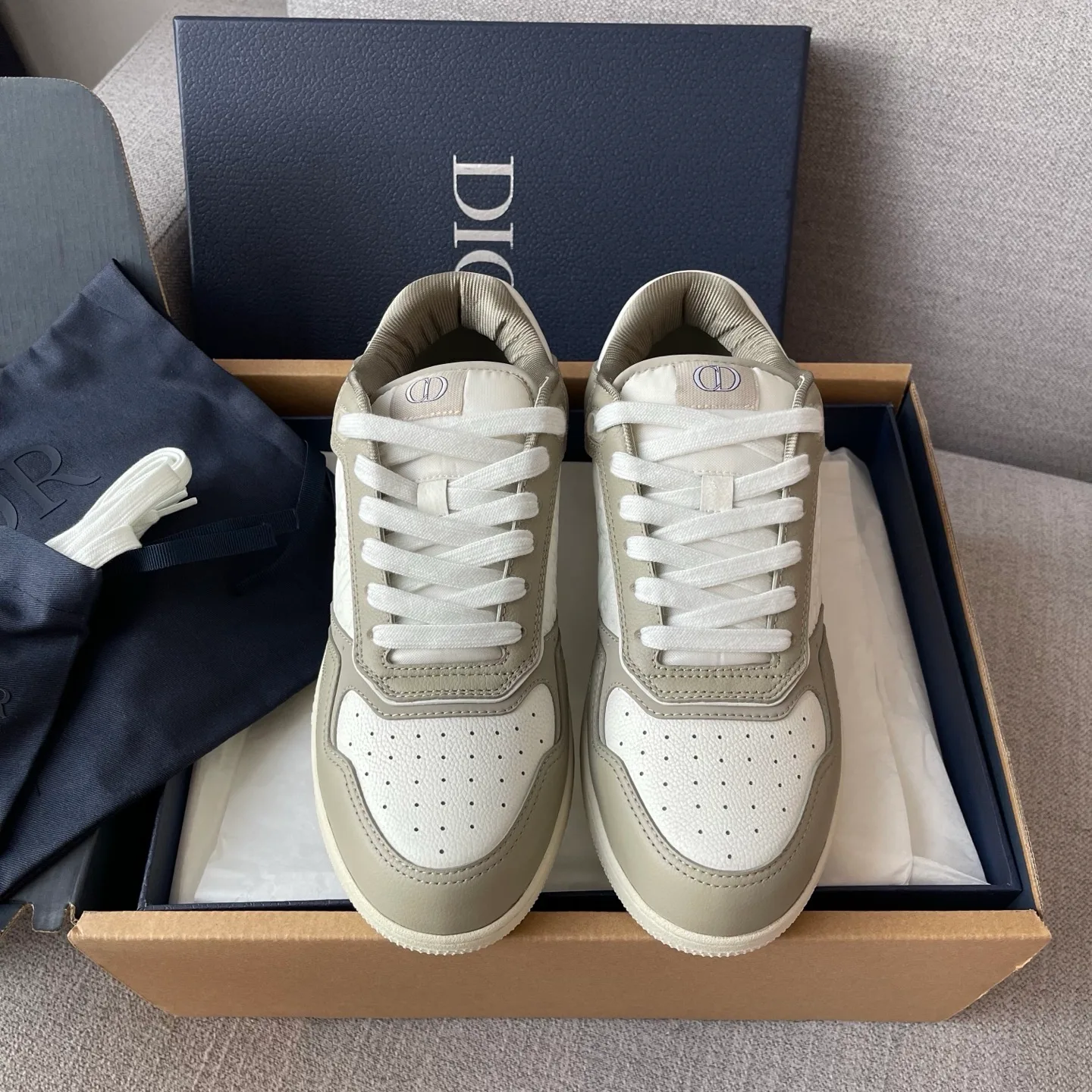Dior B27 Uptown Low Top Grained Leather Sneaker (Beige/White) — 圖 2